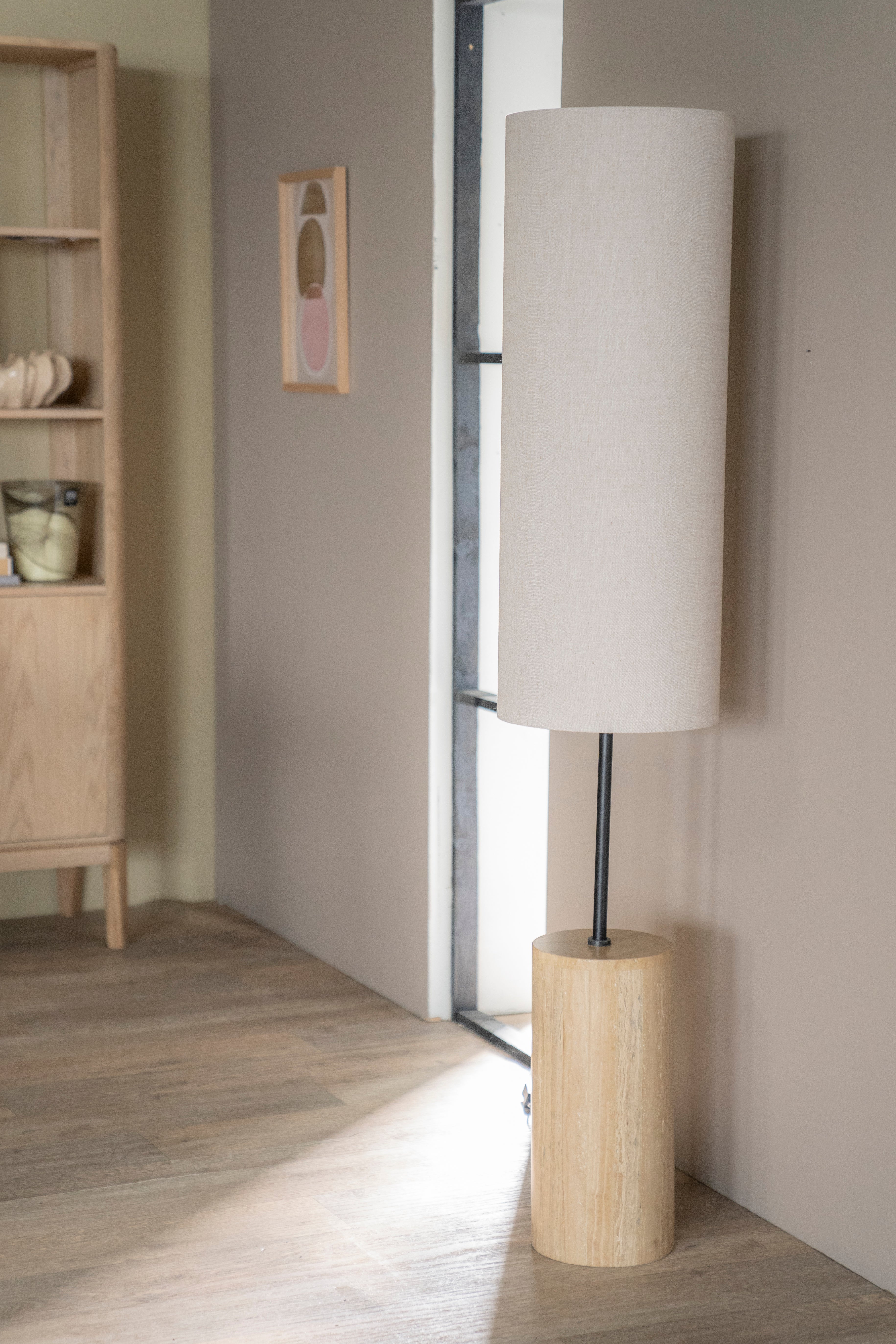 Lampa podłogowa AMARA trawertyn z beżowym kloszem