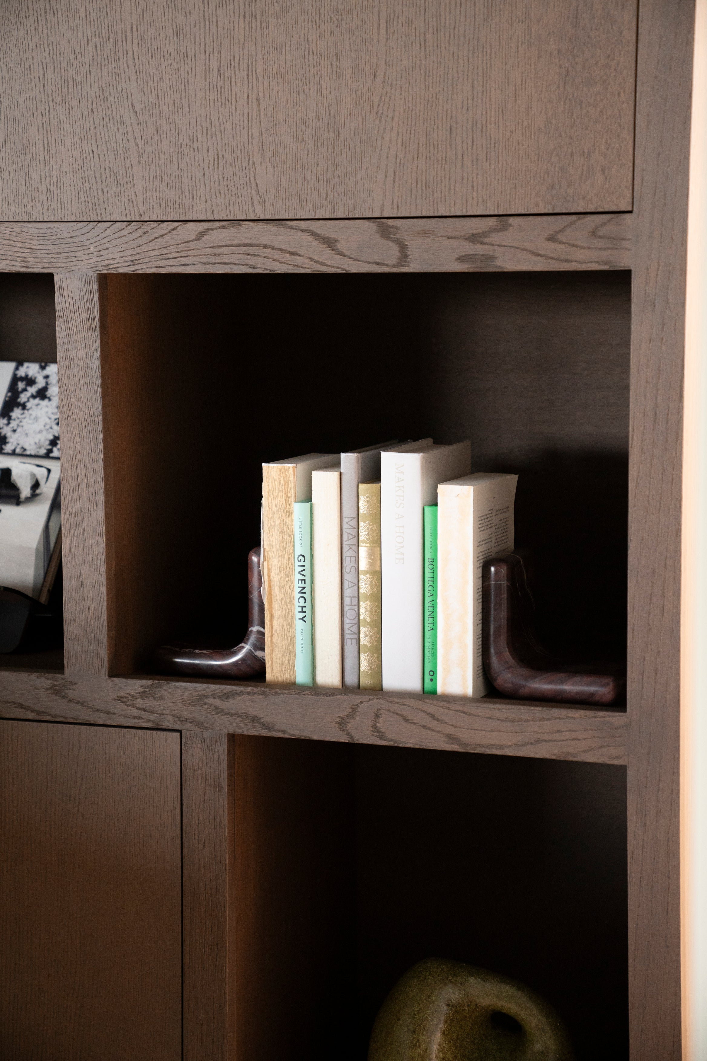 Podpórka na książki VERDE szary marmur