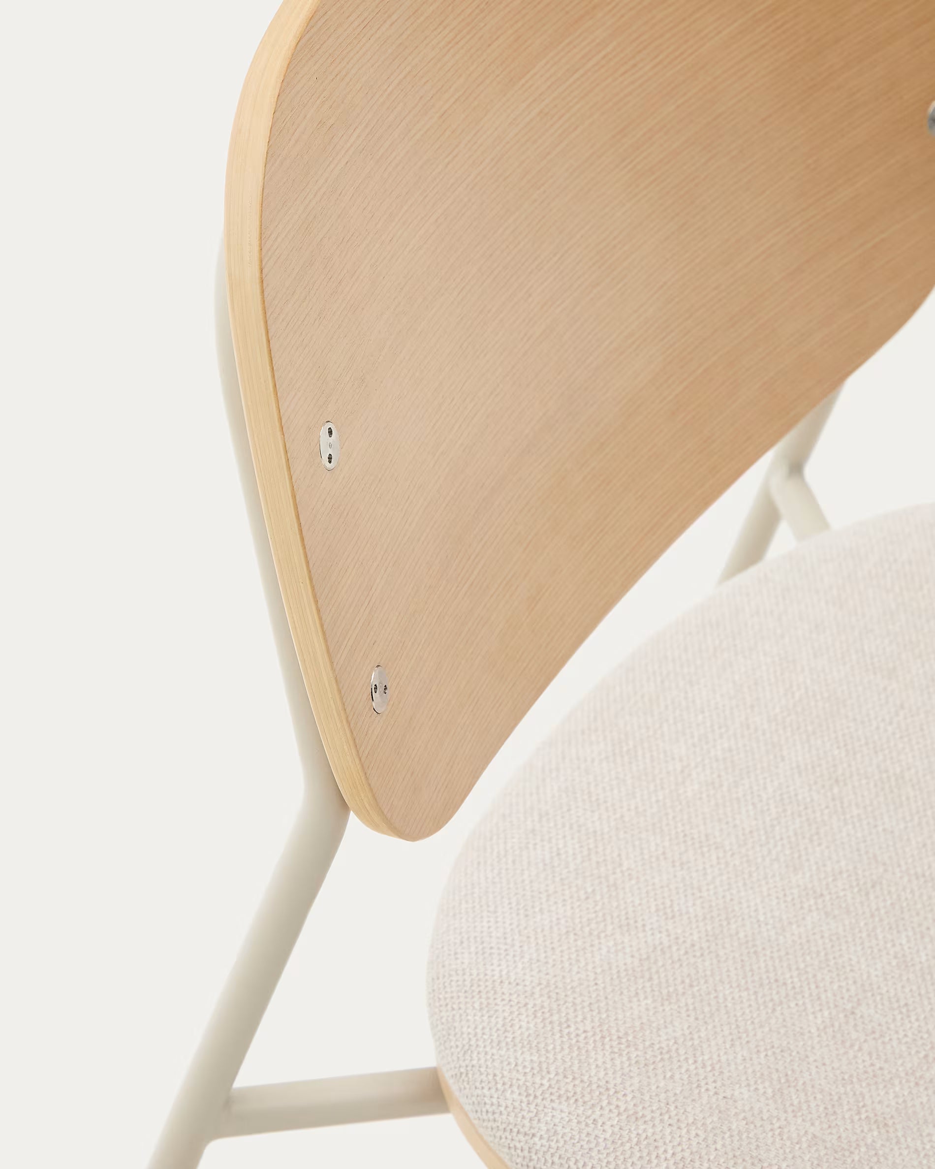 Stuhl MELI aus Pappelsperrholz mit beigem Chenille-Sitz