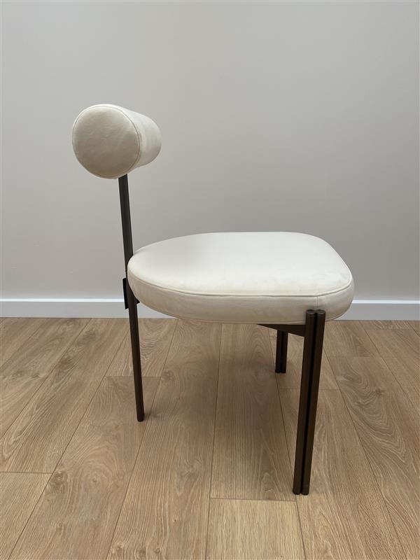 Krzesło aksamitne CAILLOU beżowe - poekspozycyne