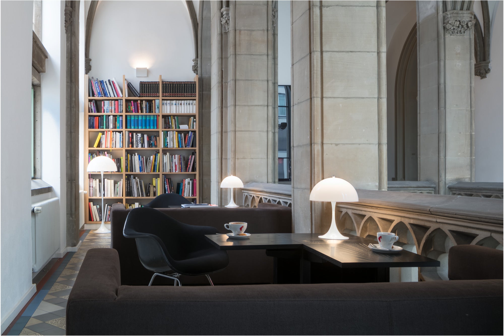 Lampa podłogowa PANTHELLA biały