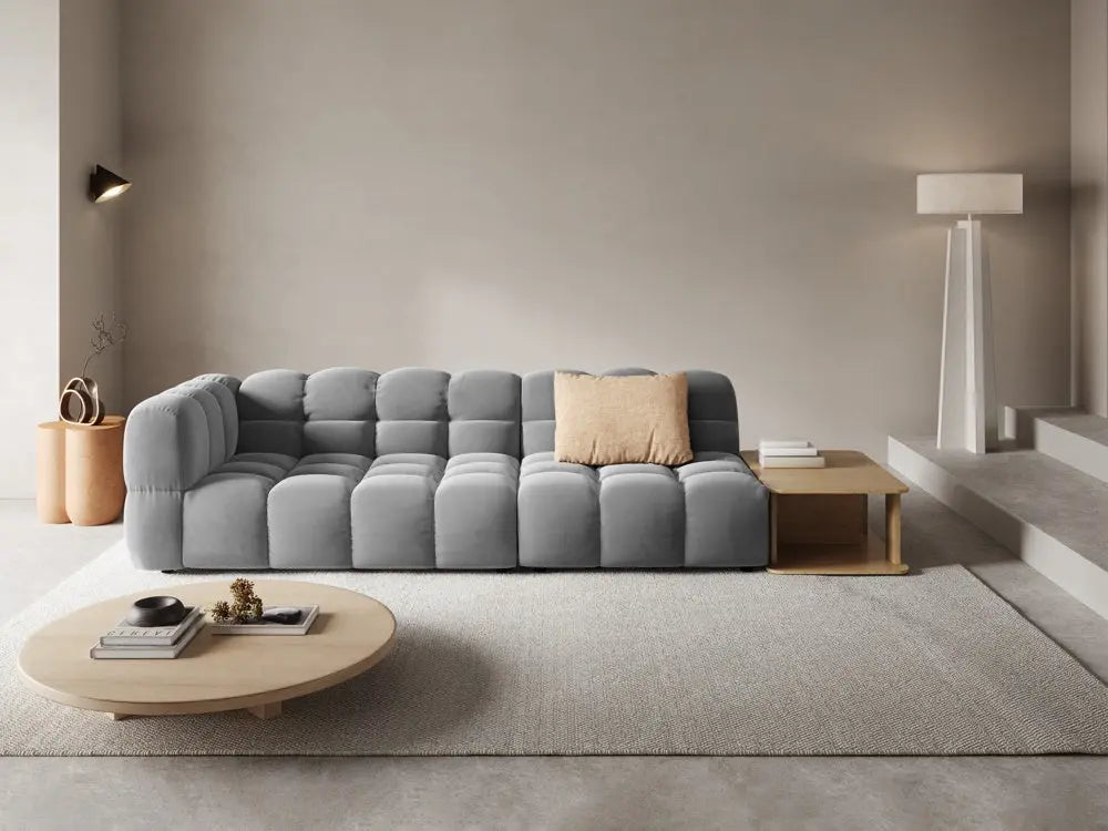 Sofa aksamitna prawostronna 4-osobowa otwarta ze stolikiem SKY jasnoszary – Cosmopolitan Design