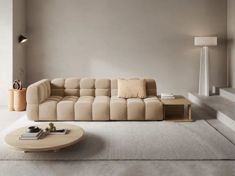 Sofa aksamitna prawostronna 4-osobowa otwarta ze stolikiem SKY piaskowy – Cosmopolitan Design