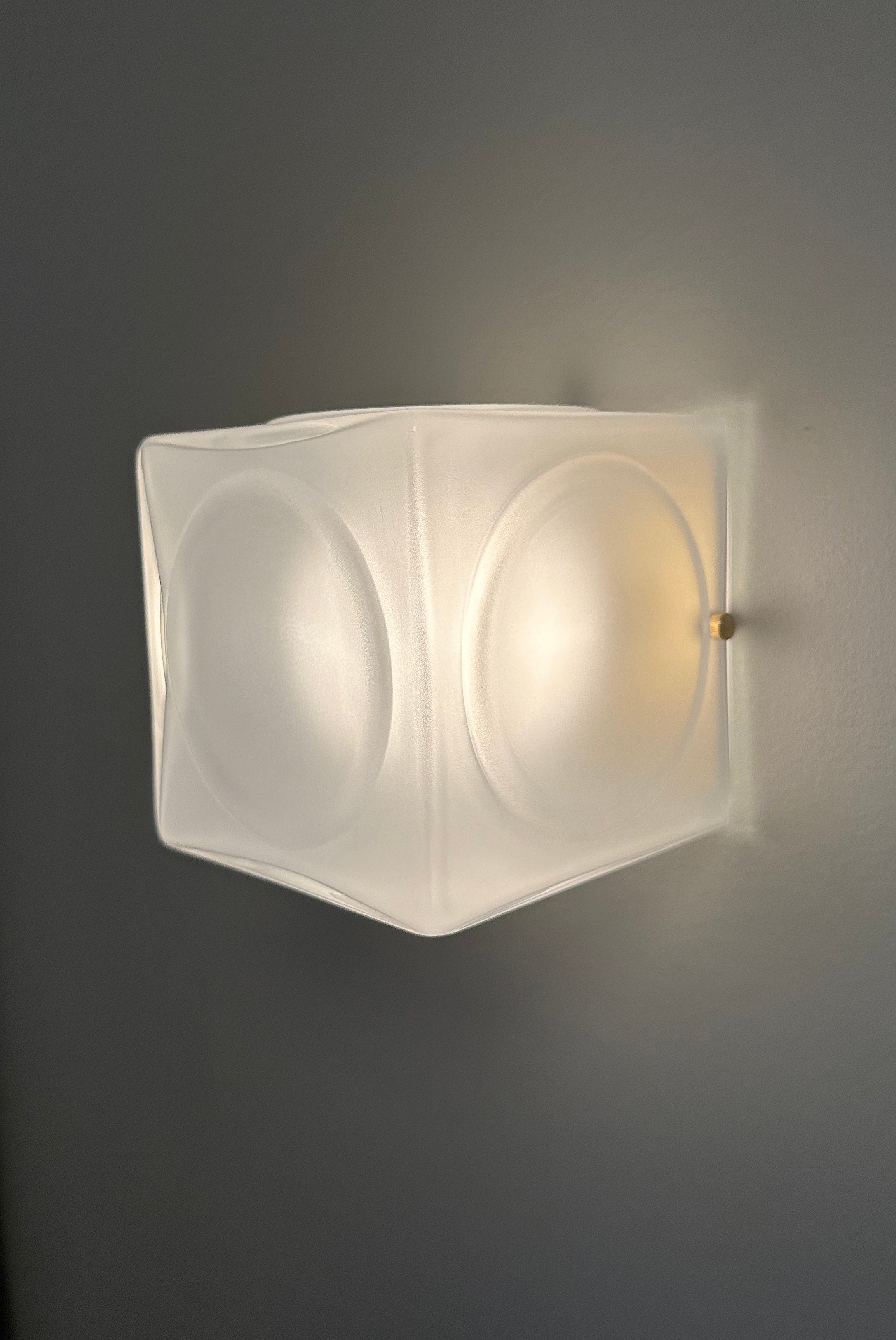 Lampa ścienna CHANT matowy klosz ze złotą podstawą