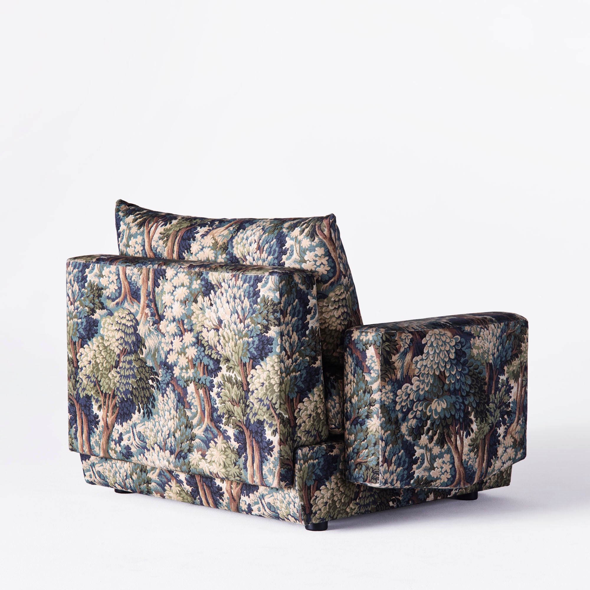 LAUREL armchair with plant motif