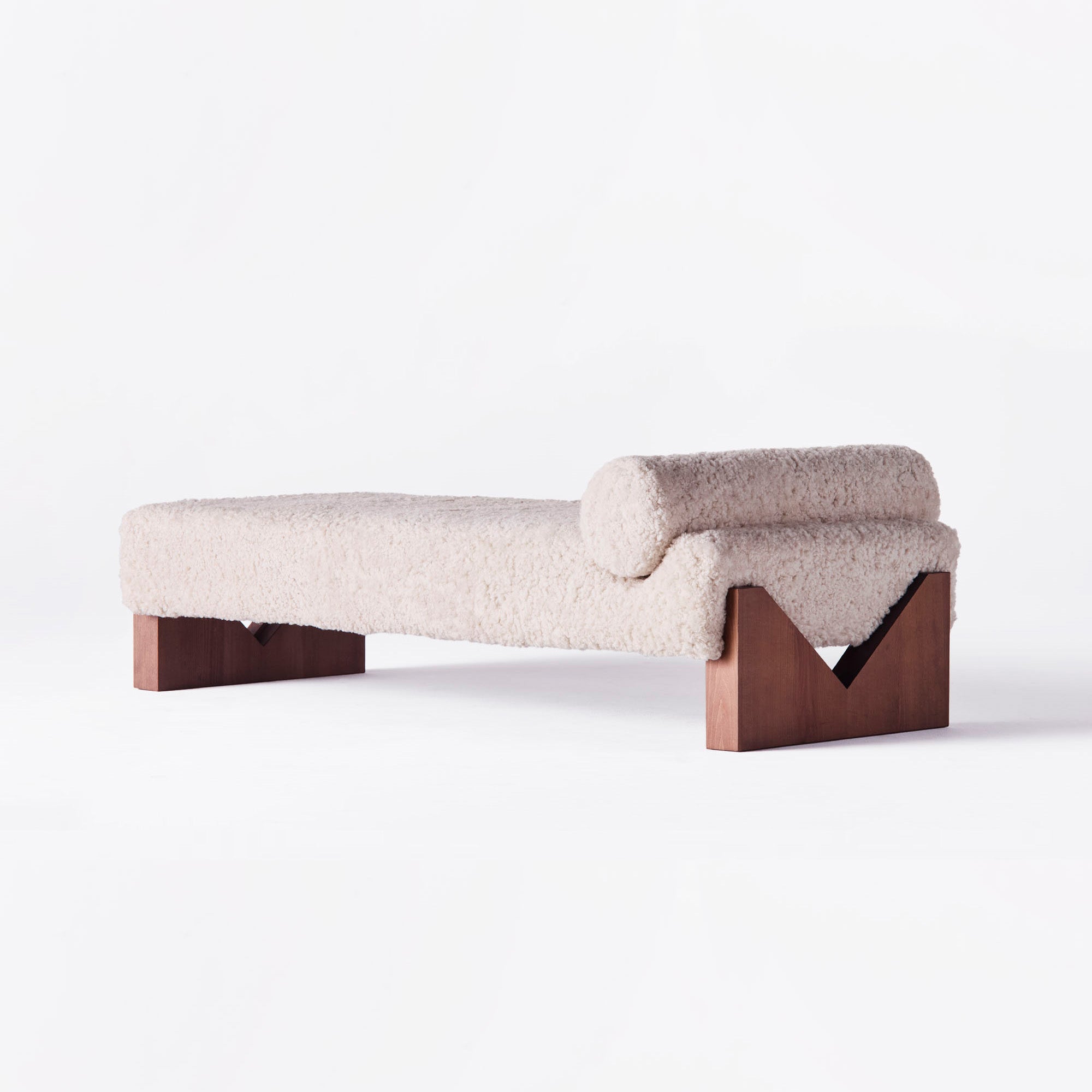 V Lounge Chair Sheepskin