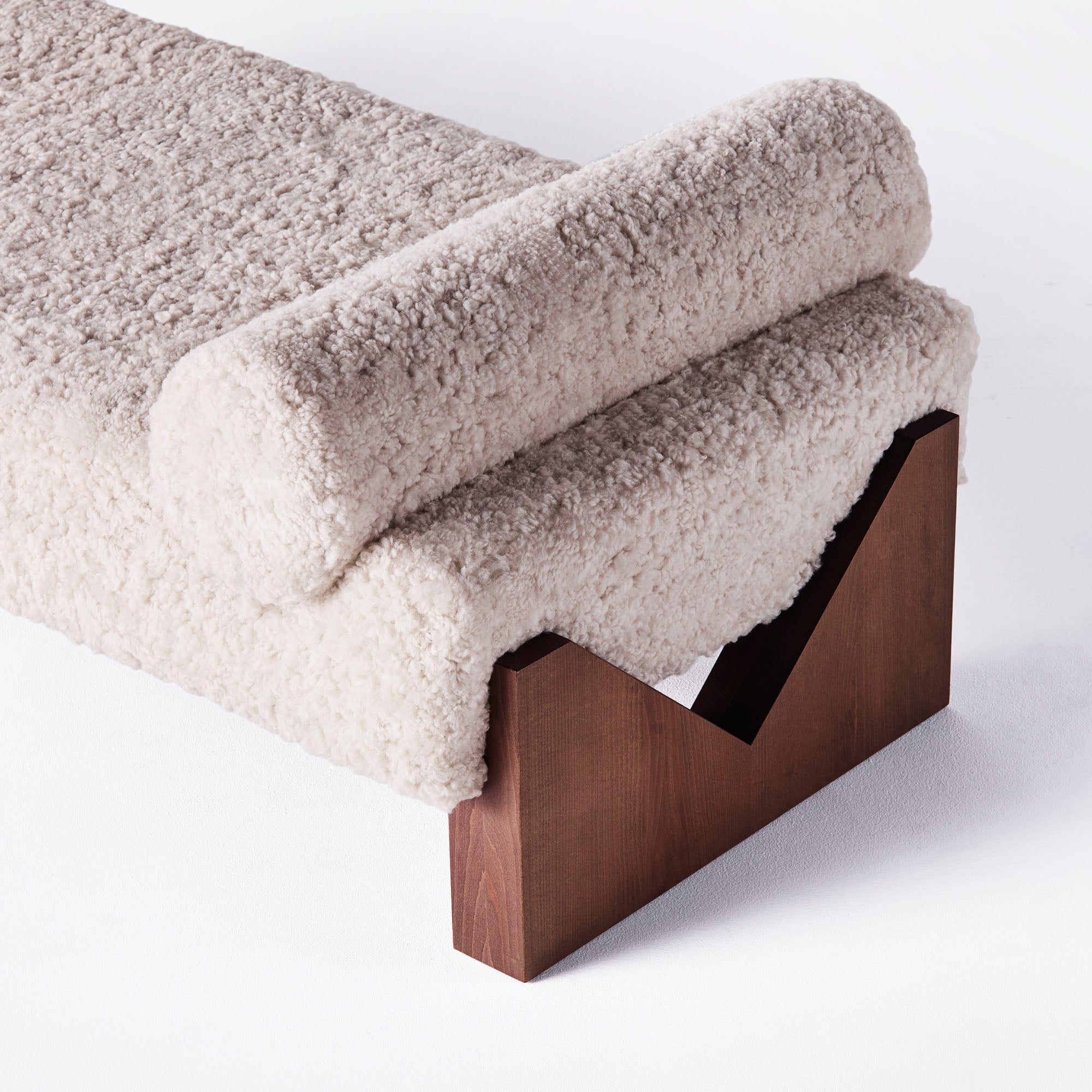 V Lounge Chair Sheepskin