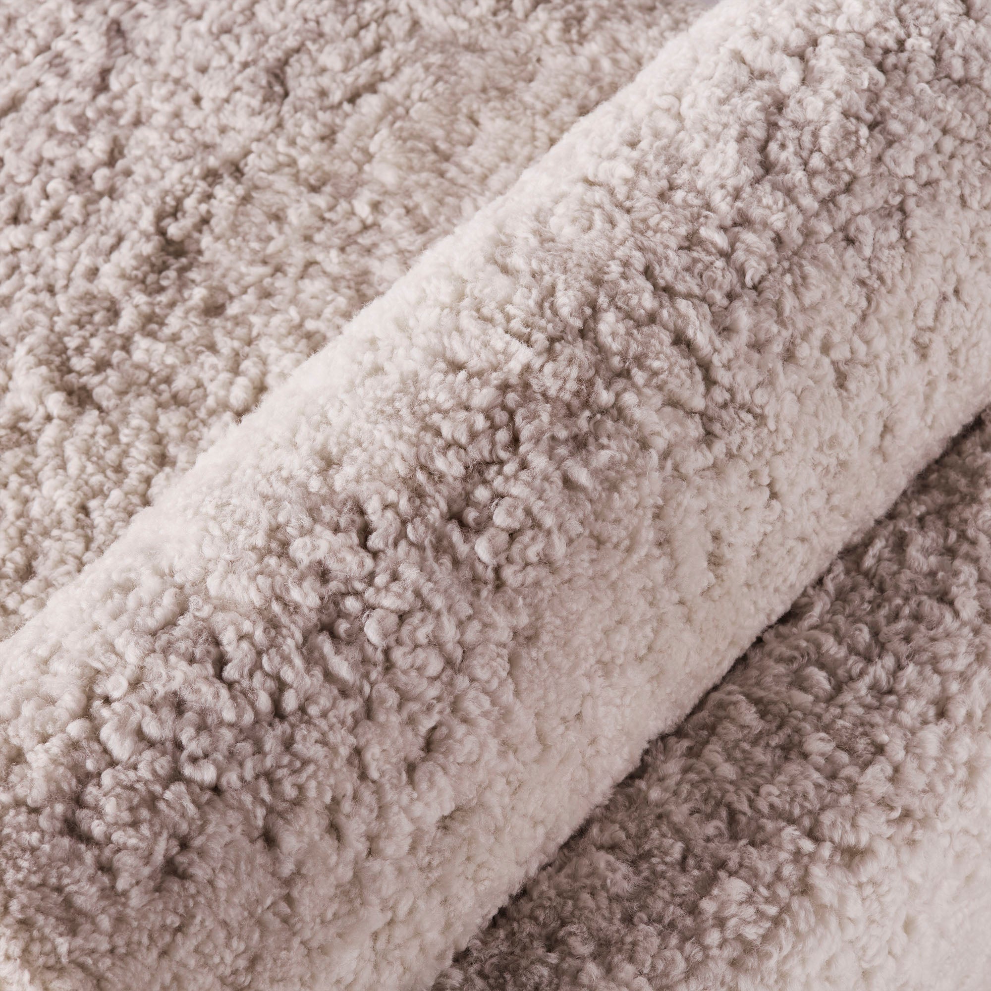 V Lounge Chair Sheepskin
