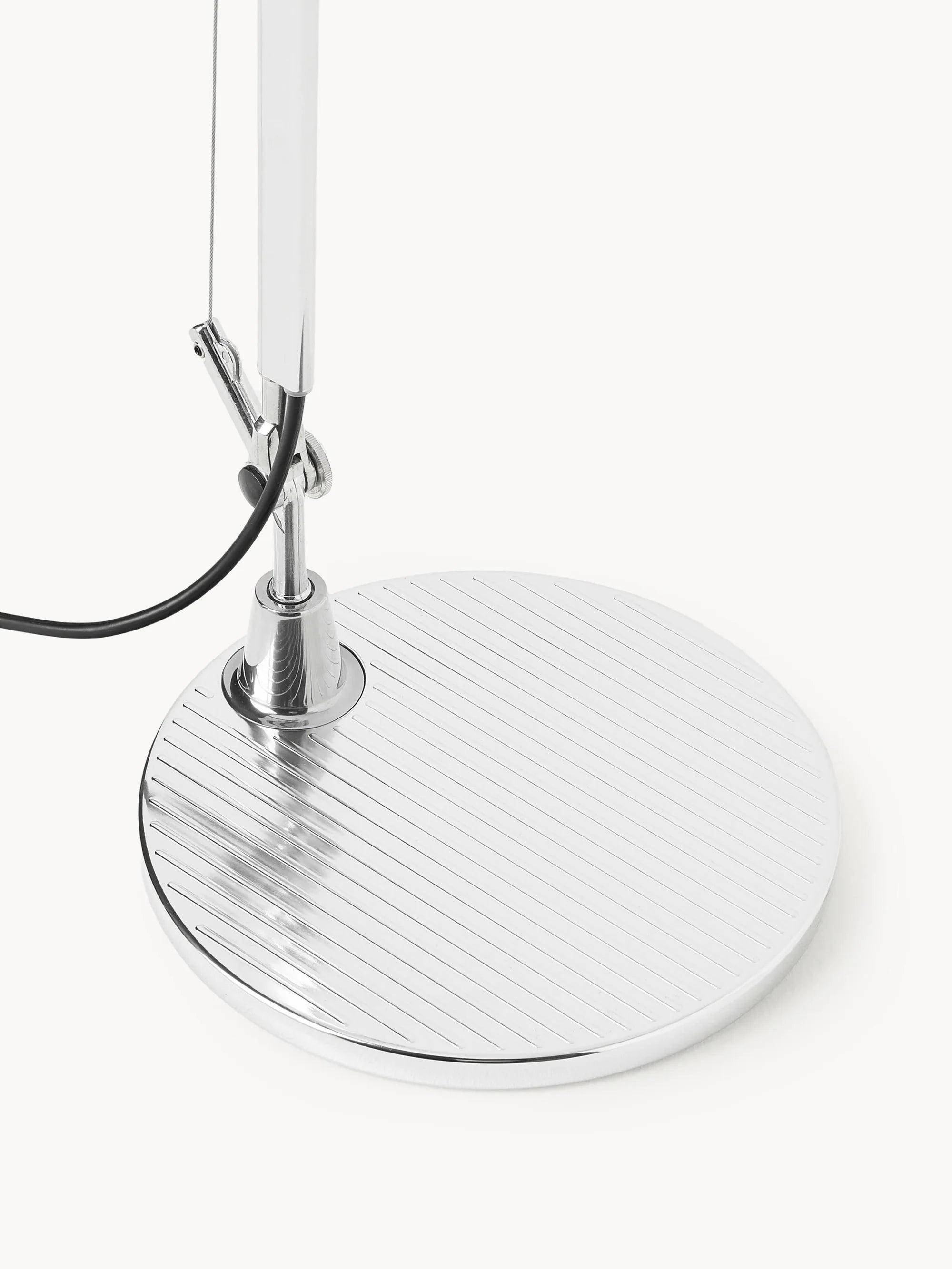 Verstellbare Schreibtischlampe TOLOMEO BASCULANTE mit pergamentfarbener Schirm und silbernem Fuß