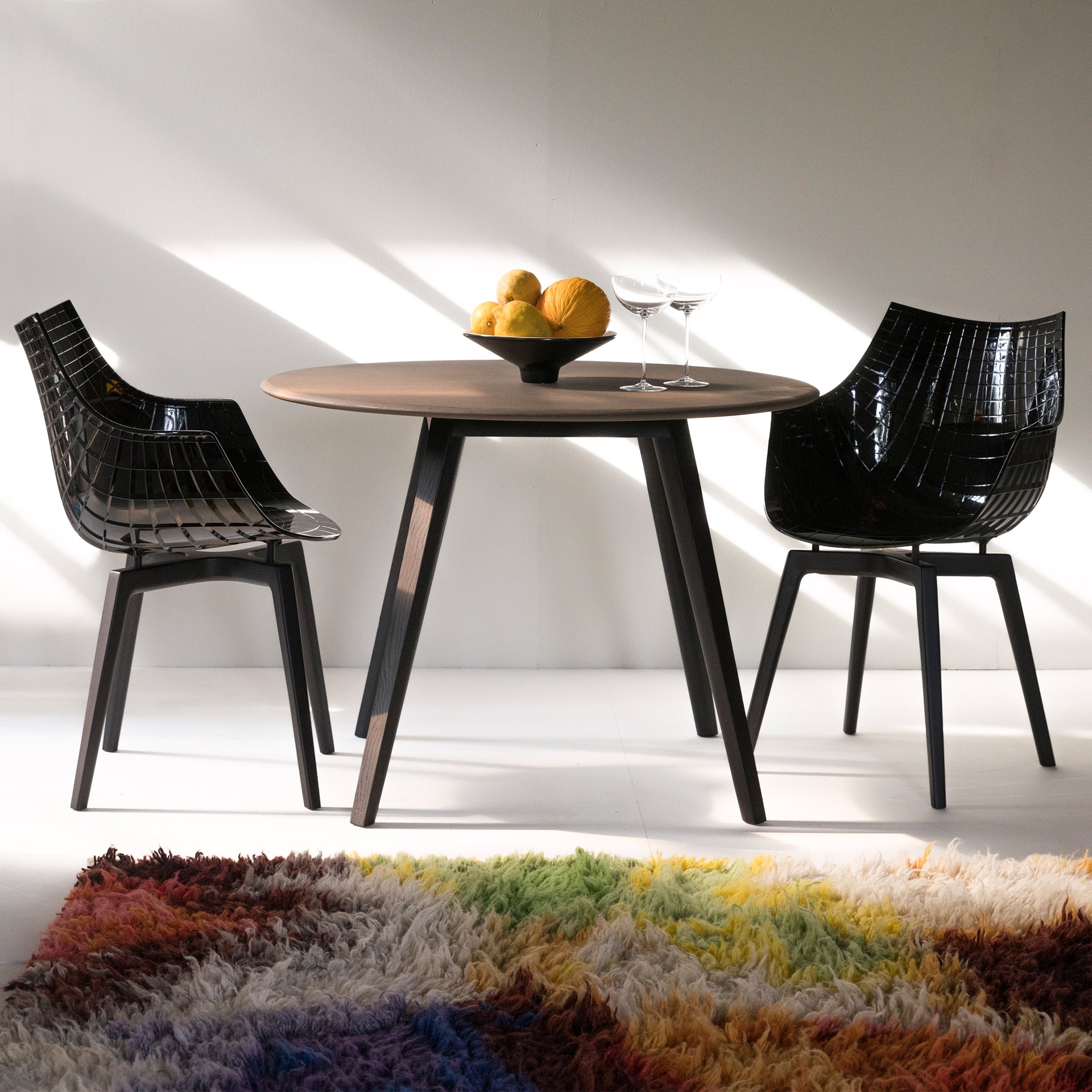 Meridiana white chair with a black base