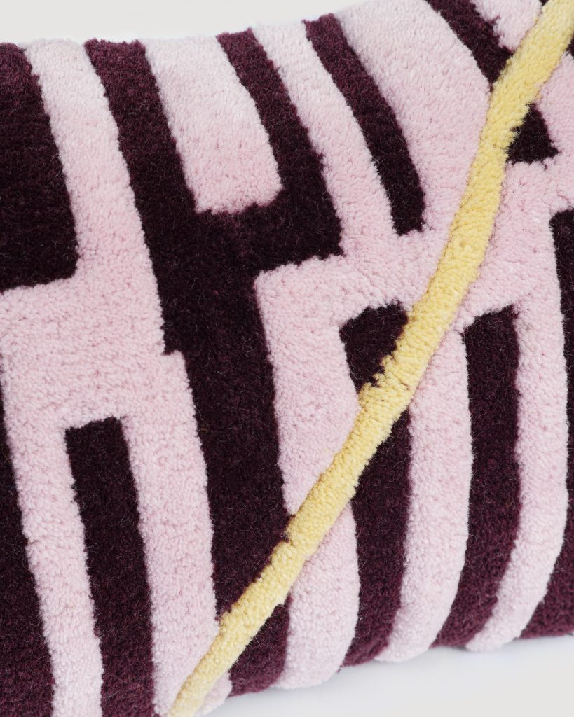 Dekokissen MAYA lila mit purpurfarbenem