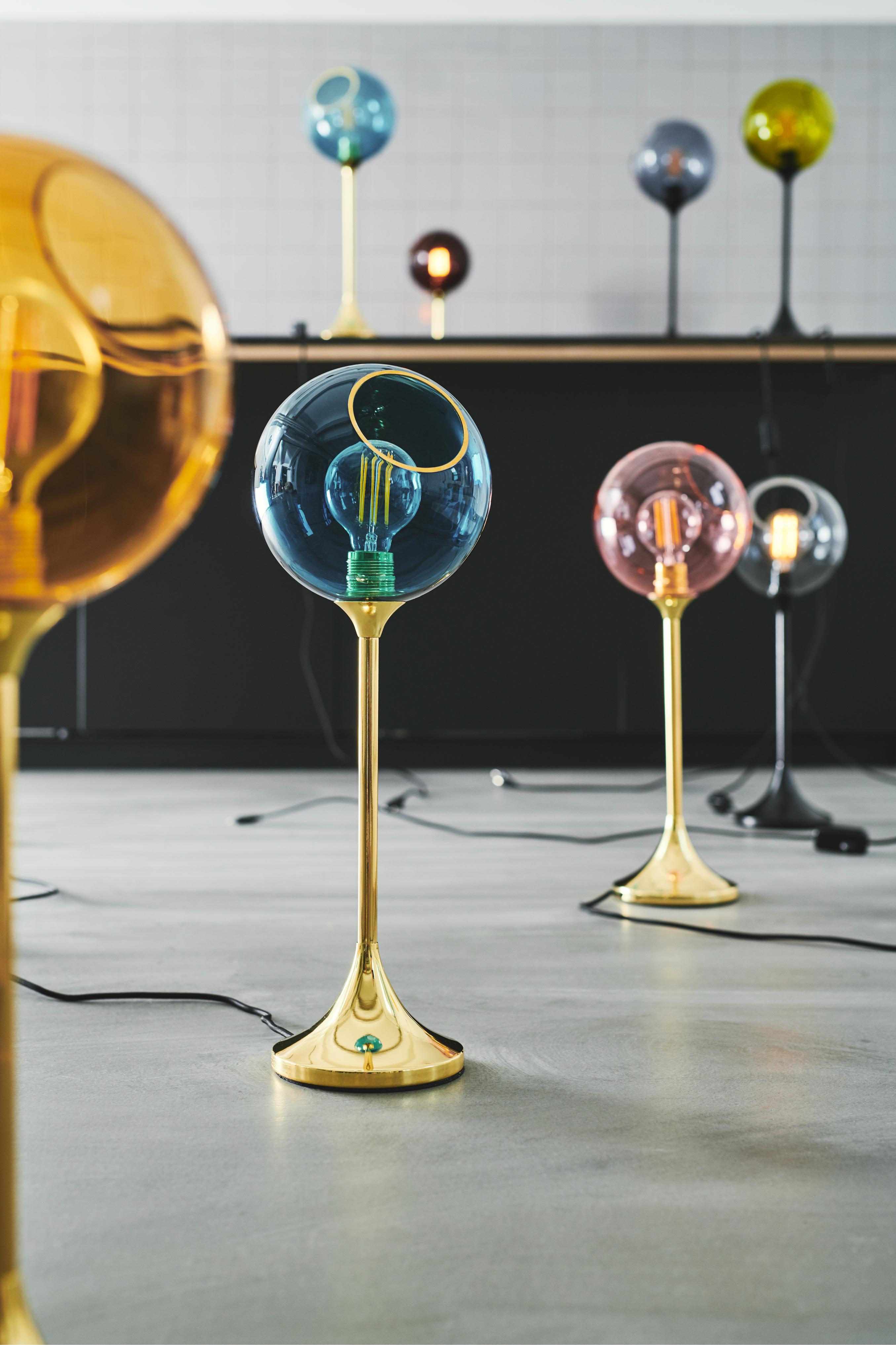 Lampa stołowa BALLROOM różowy ze złotą podstawą