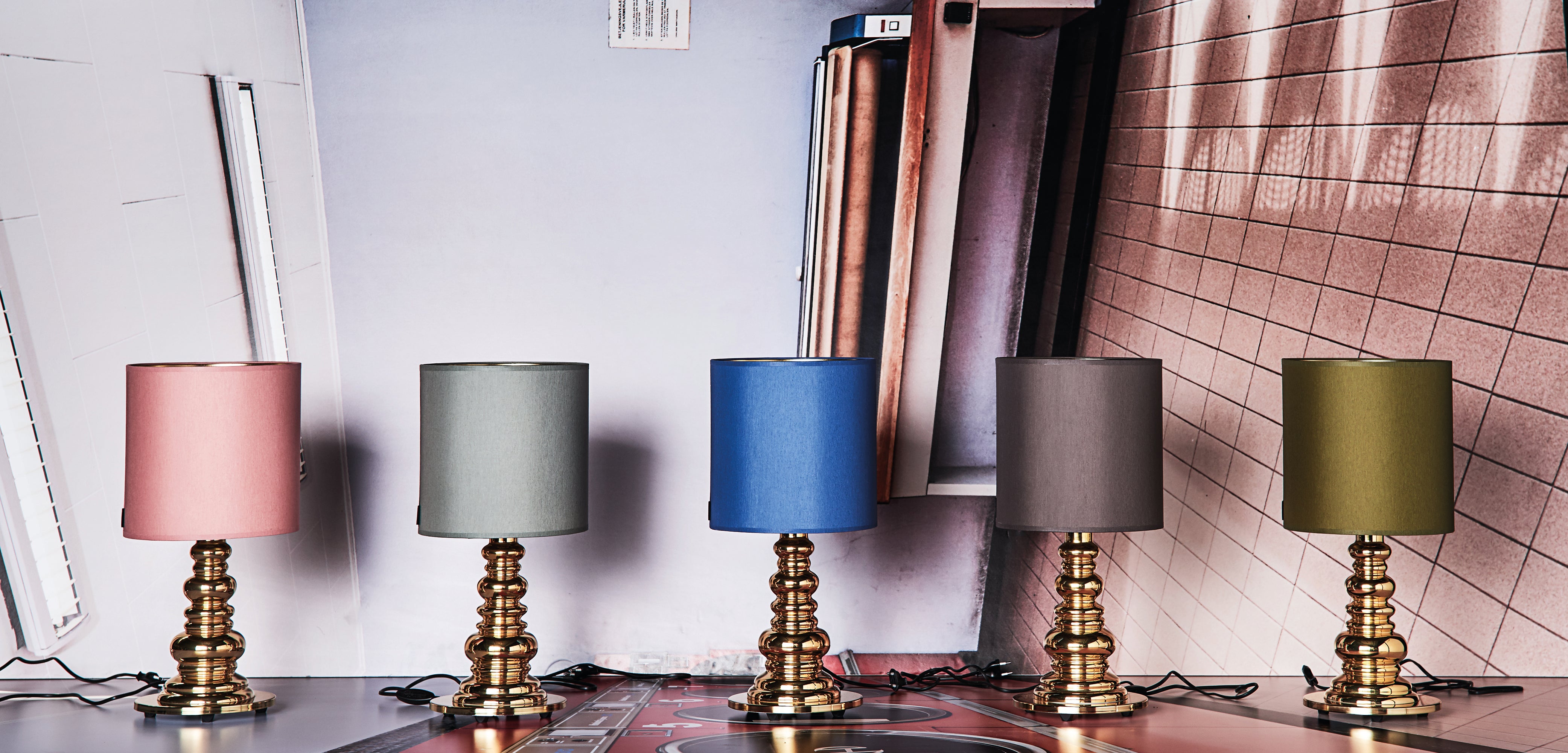 Lampa stołowa PUNK DELUXE różowy ze złotą podstawą
