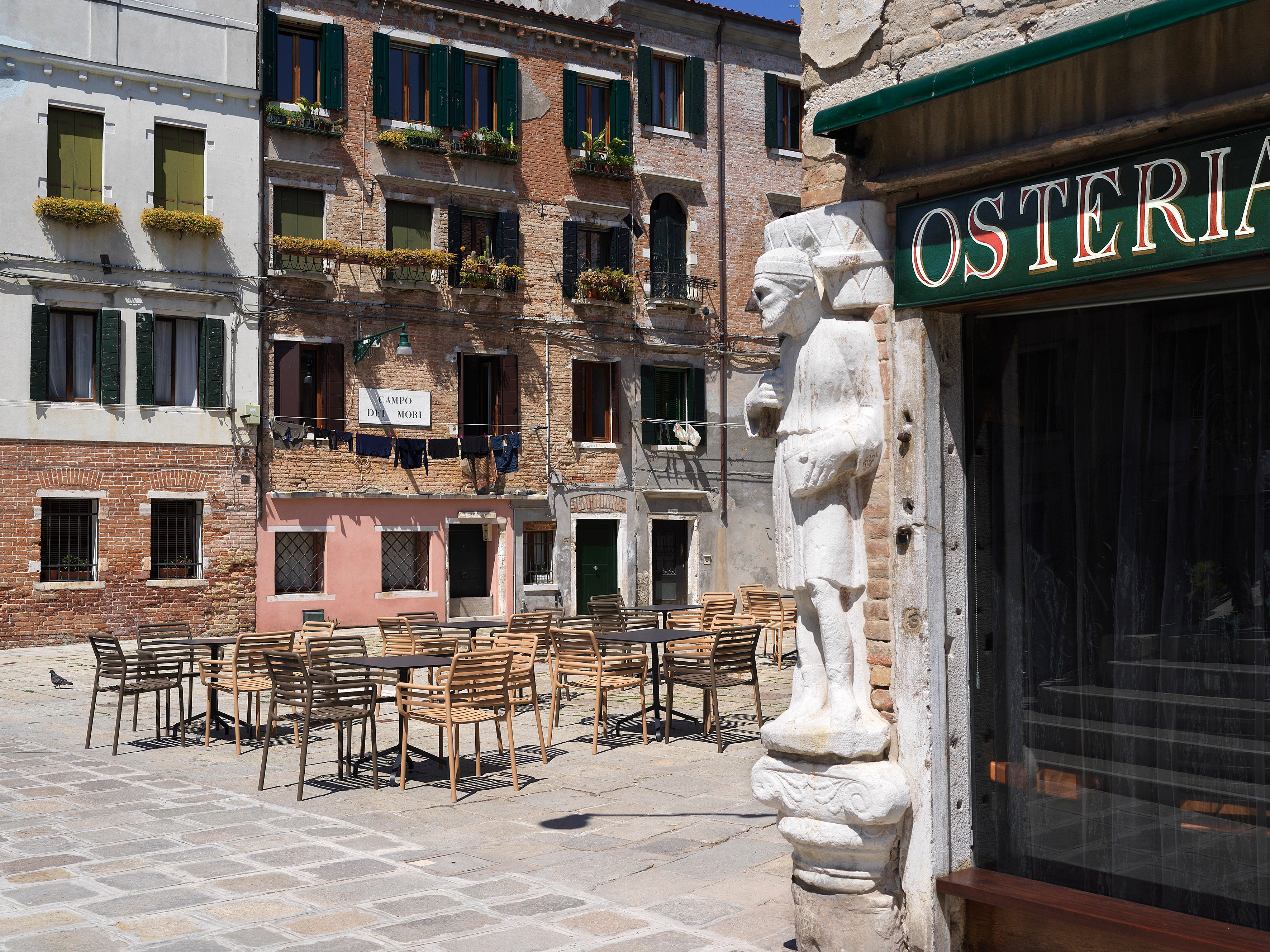 Krzesło zewnętrzne z podłokietnikami DOGA cappuccino