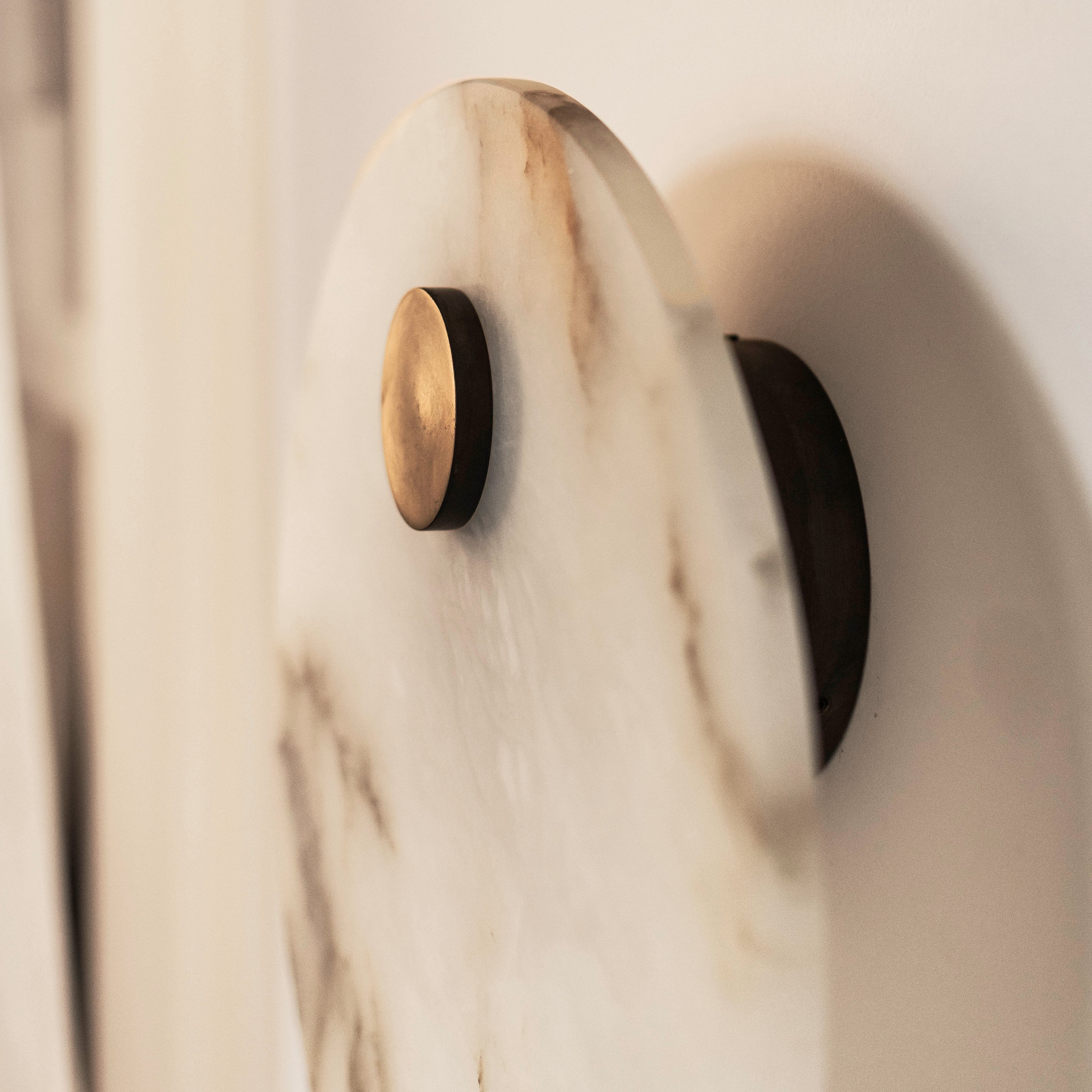 Kinkiet alabastrowy EOS mosiądz