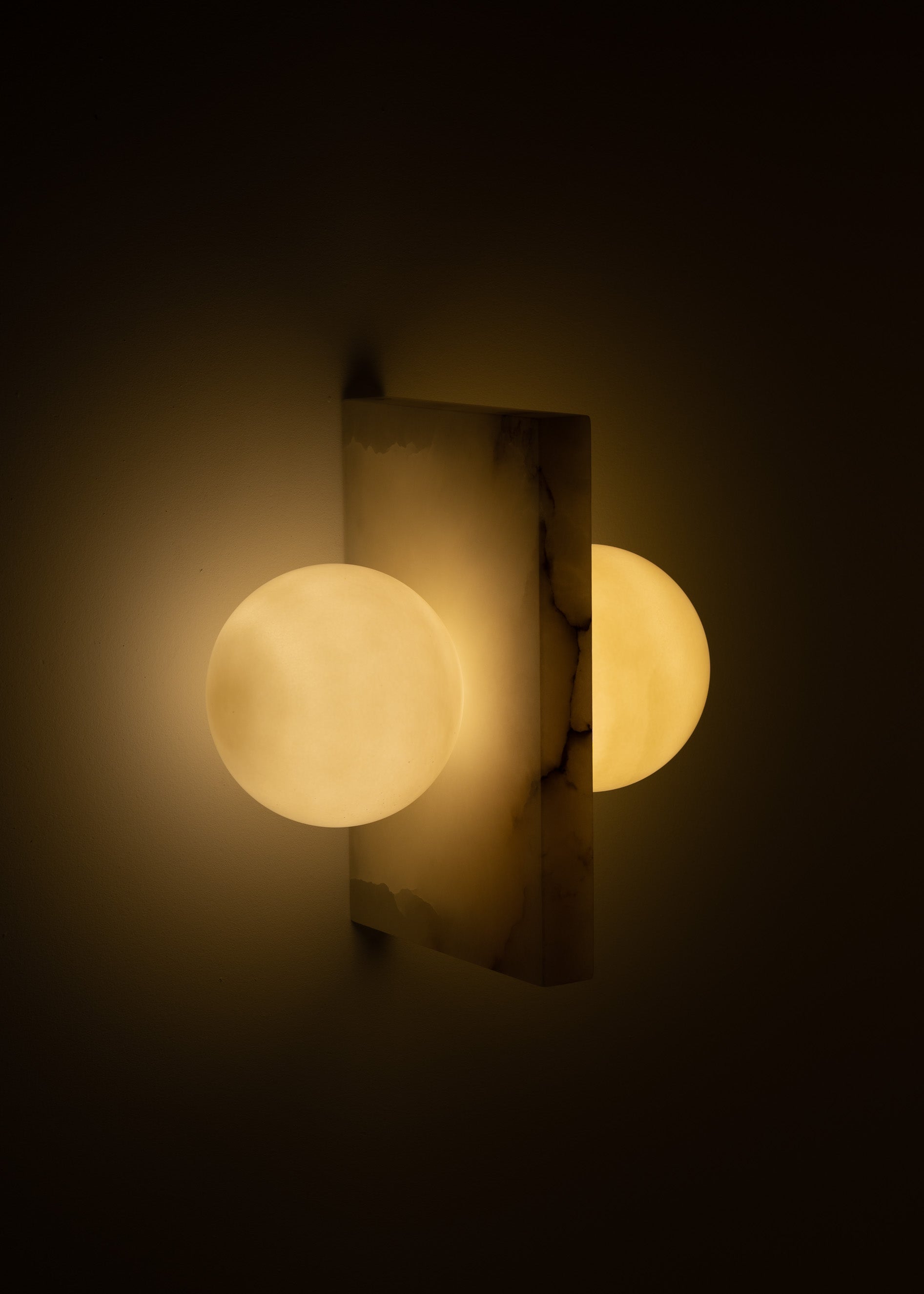 FLUGI Wall Lamp White Alabaster