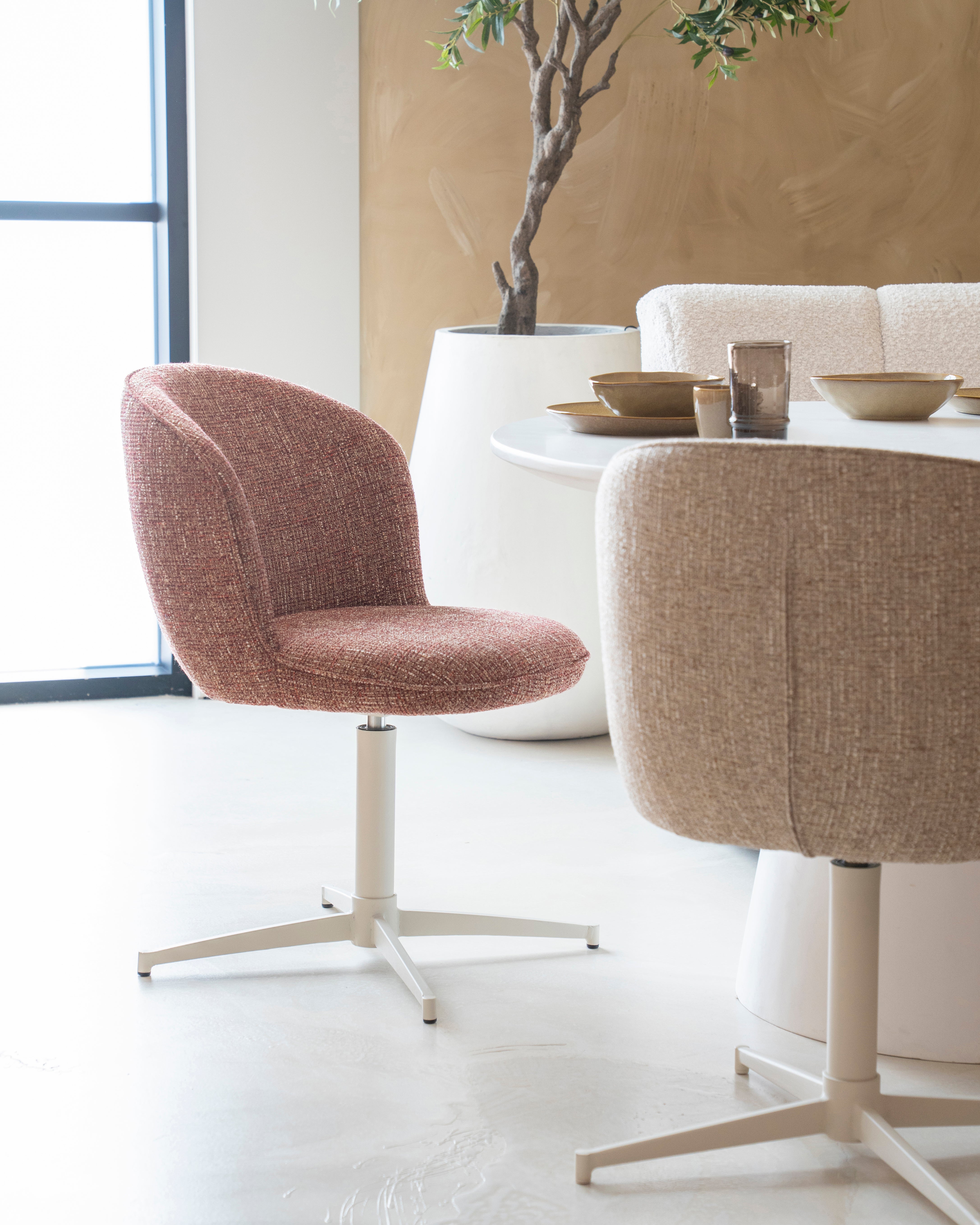 Krzesło obrotowe MOLLY terakota z kremową podstawą