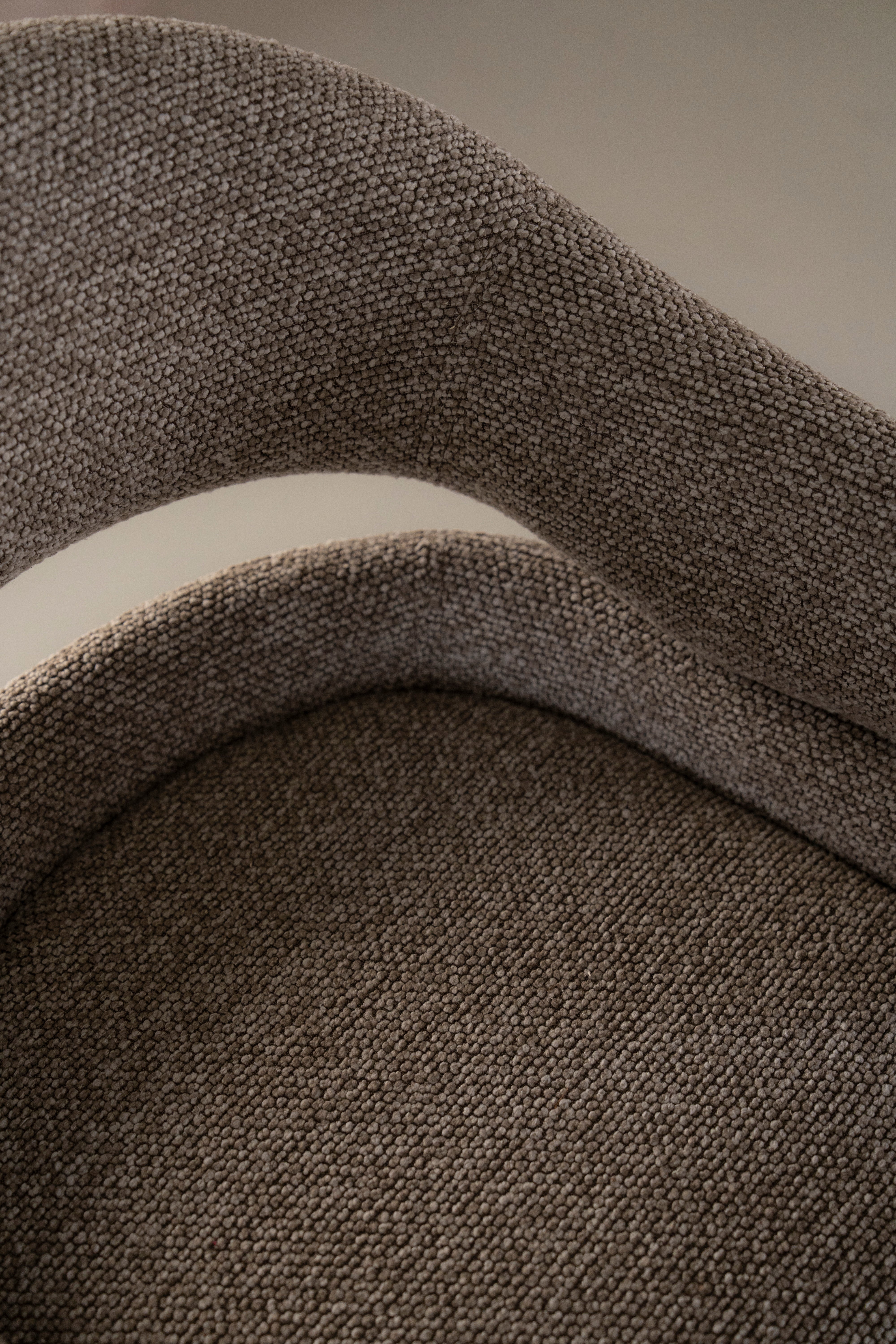 Drehstuhl HAILEY taupe mit dunkelbraunem Fußteil