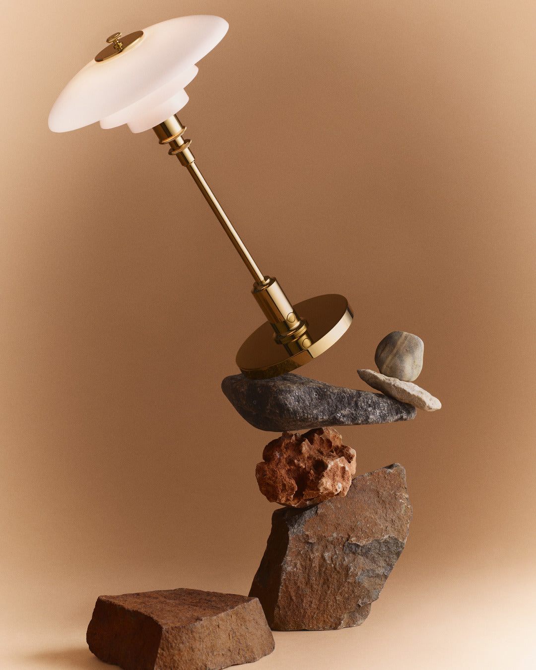 Lampa przenośna PH 2/1 biały z mosiężną podstawą