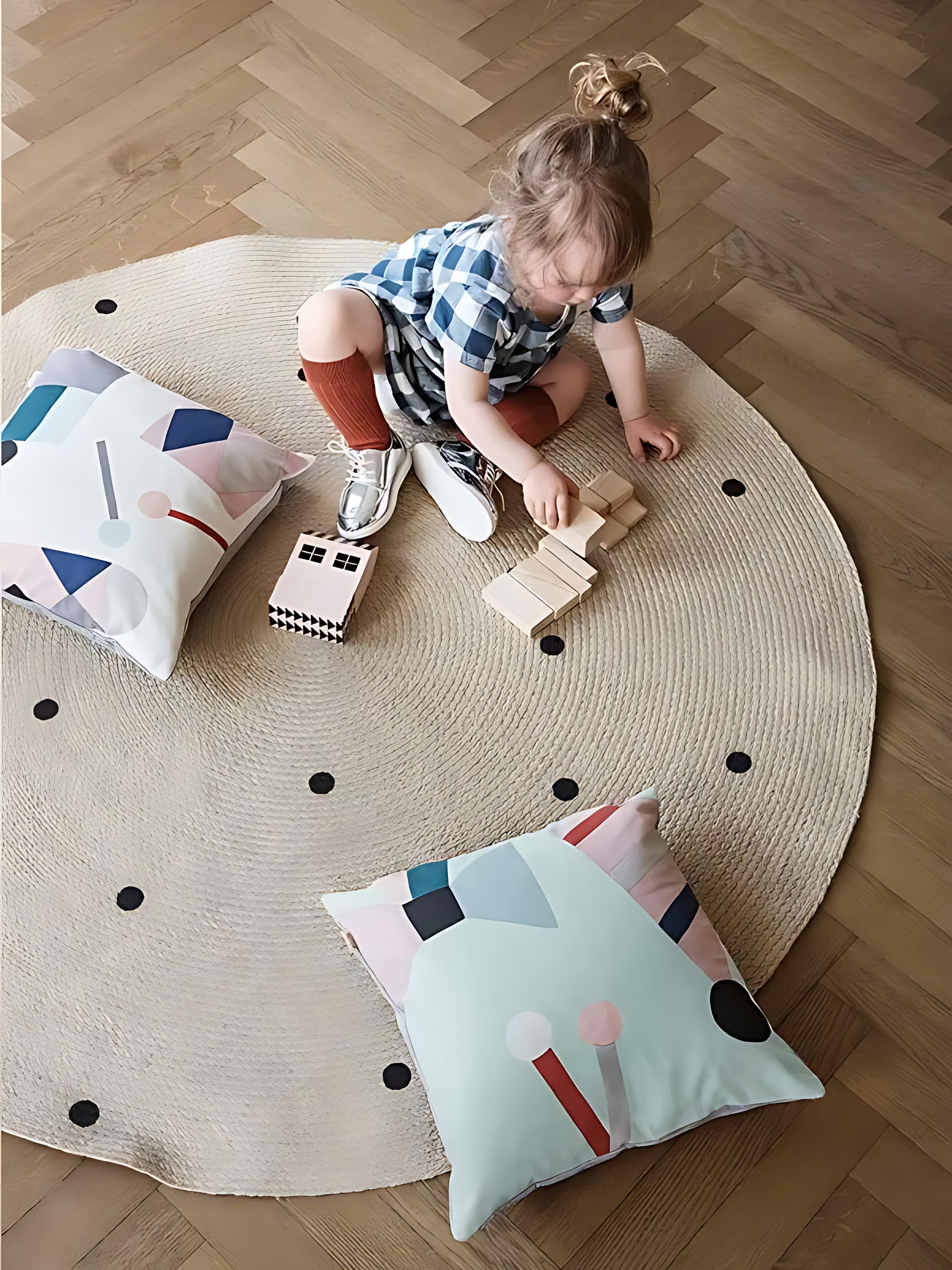 Dywan w kropki BLACK DOTS jutowy