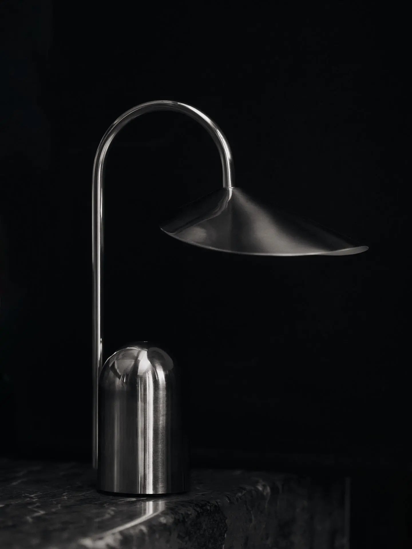 Lampa przenośna ARUM stalowy