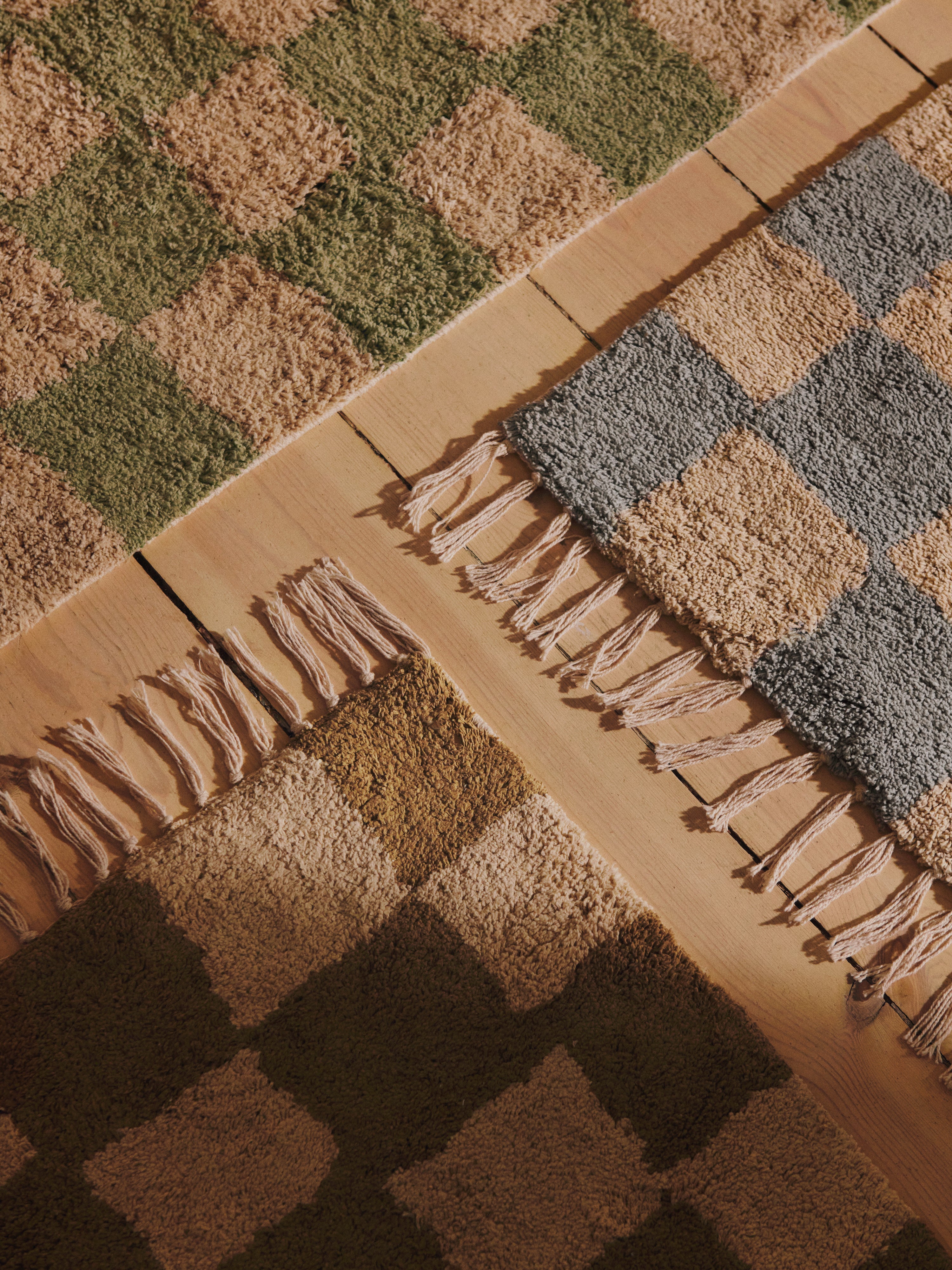 MARA blue rug with sand