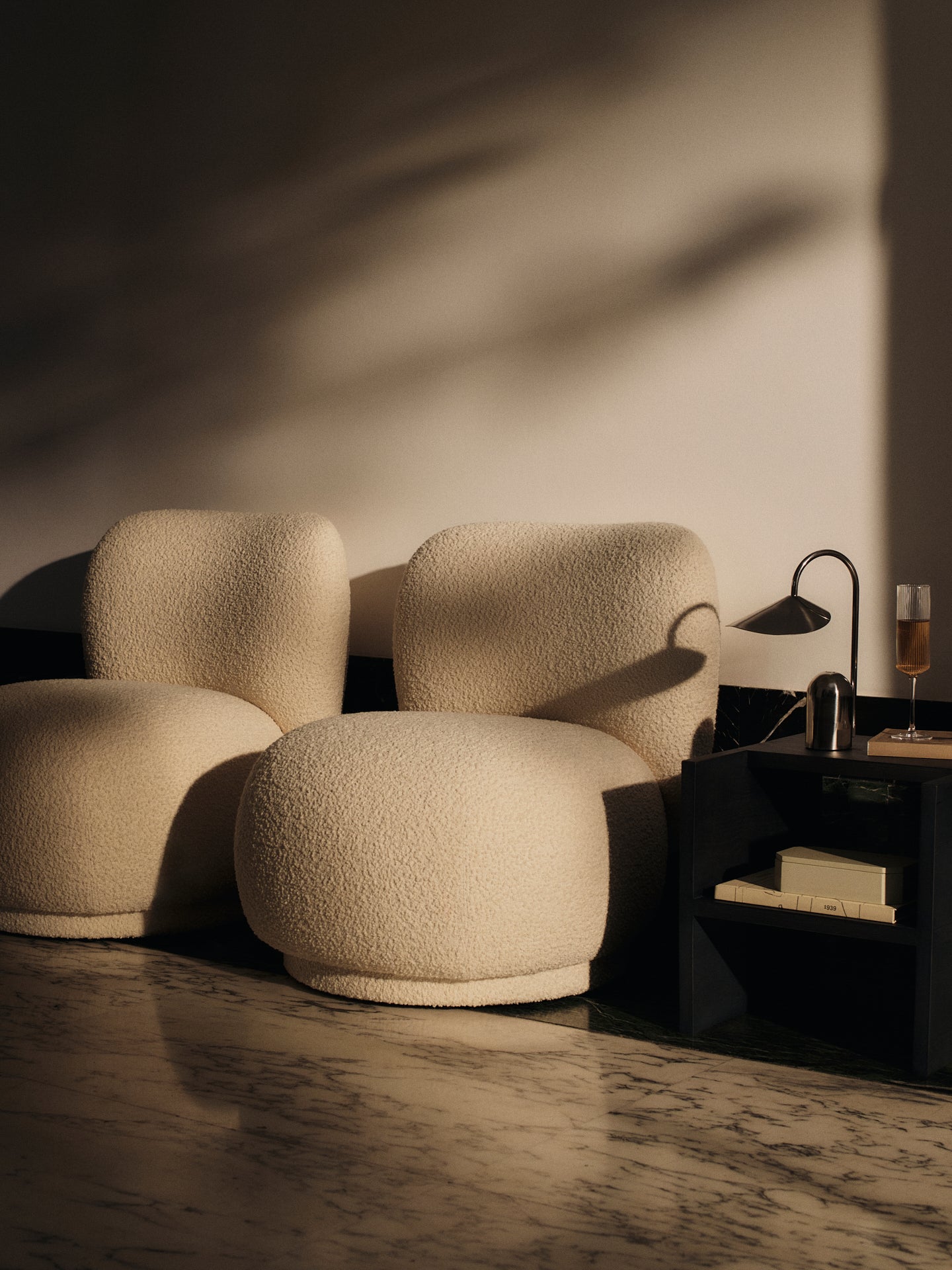 Fotel RICO PICCOLO LOUNGE Nordic Bouclé złamana biel