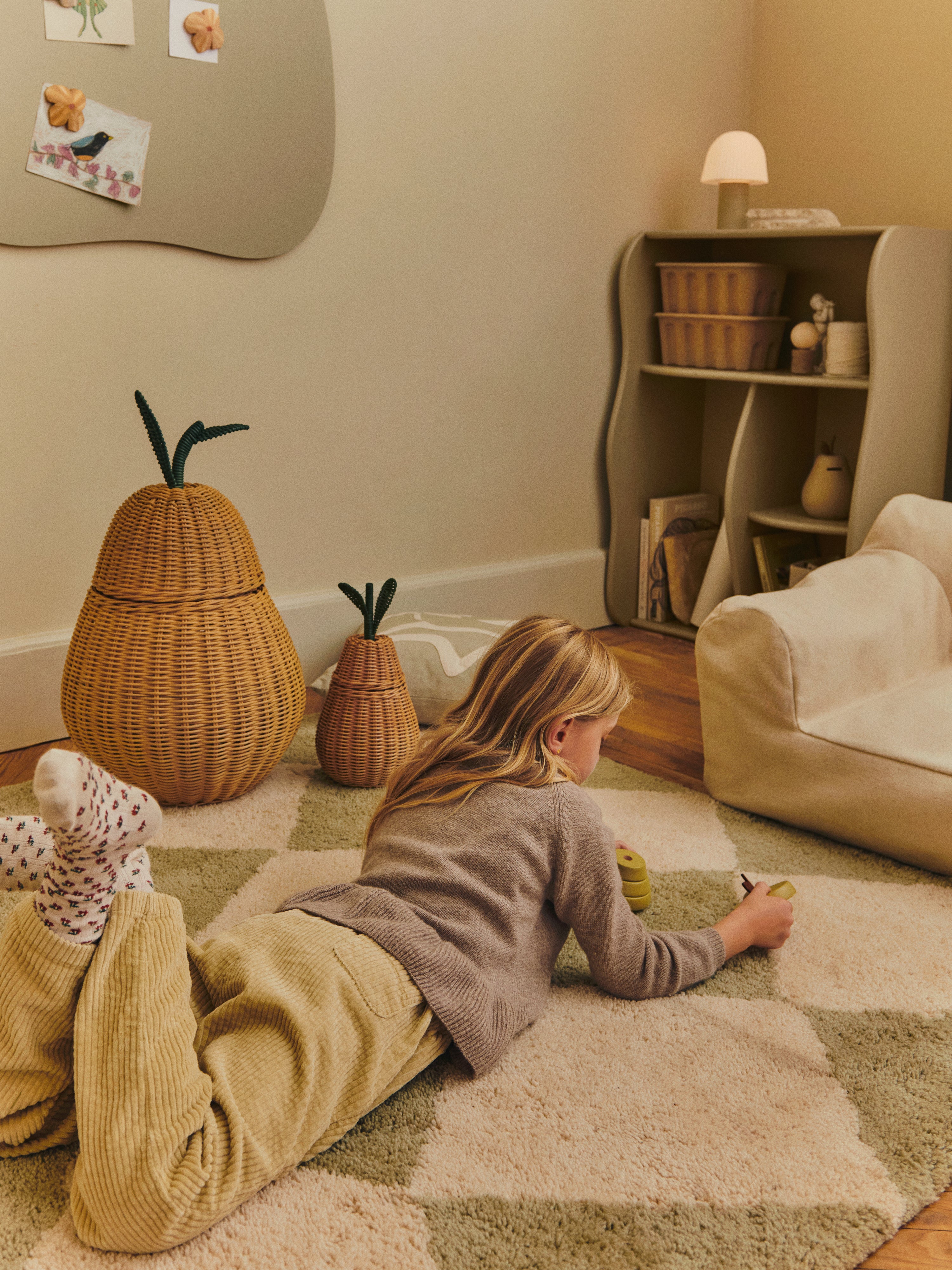 TILT rug green with sand