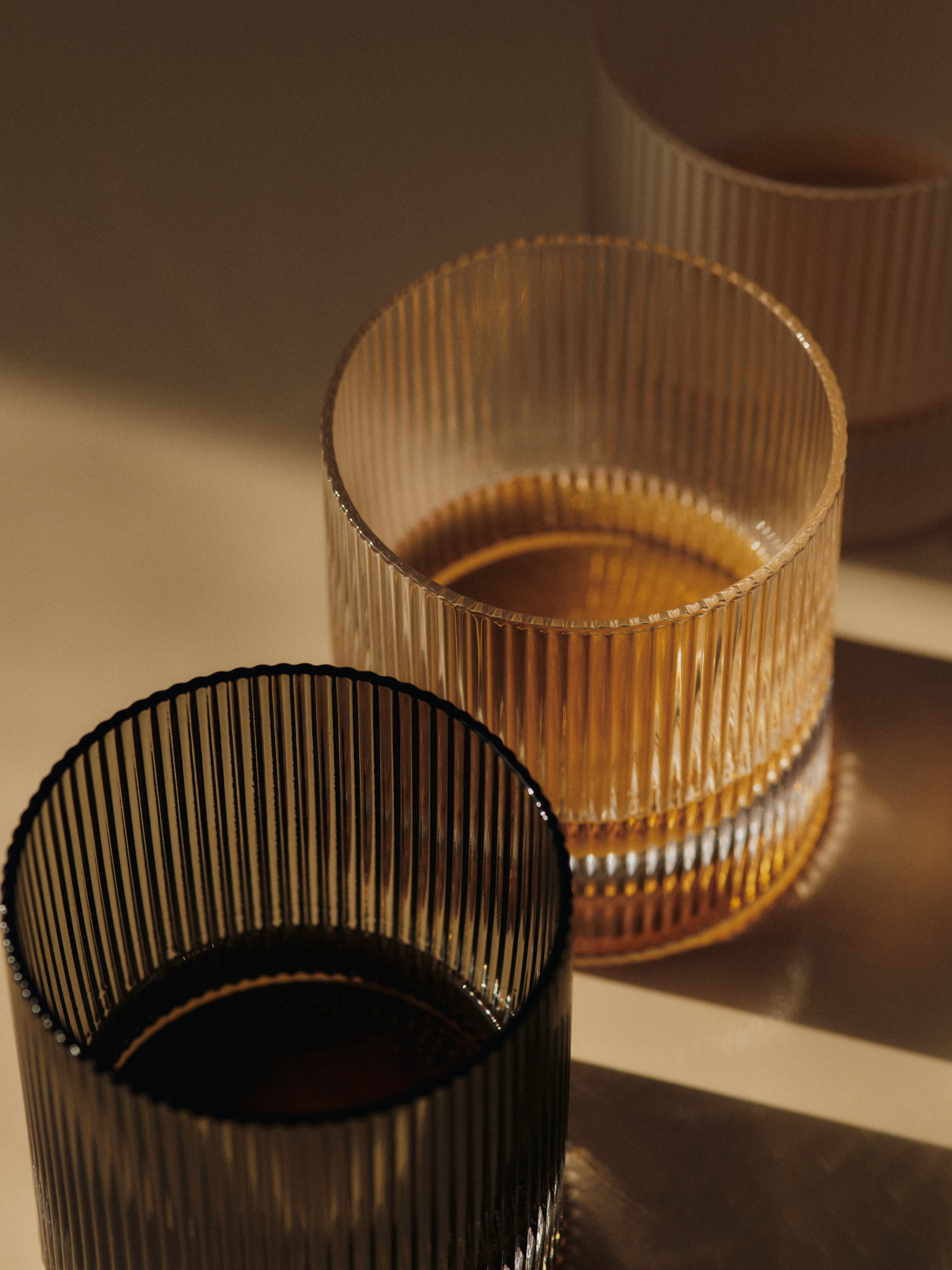 Set von Gläsern RIPPLE rauchiges Glas