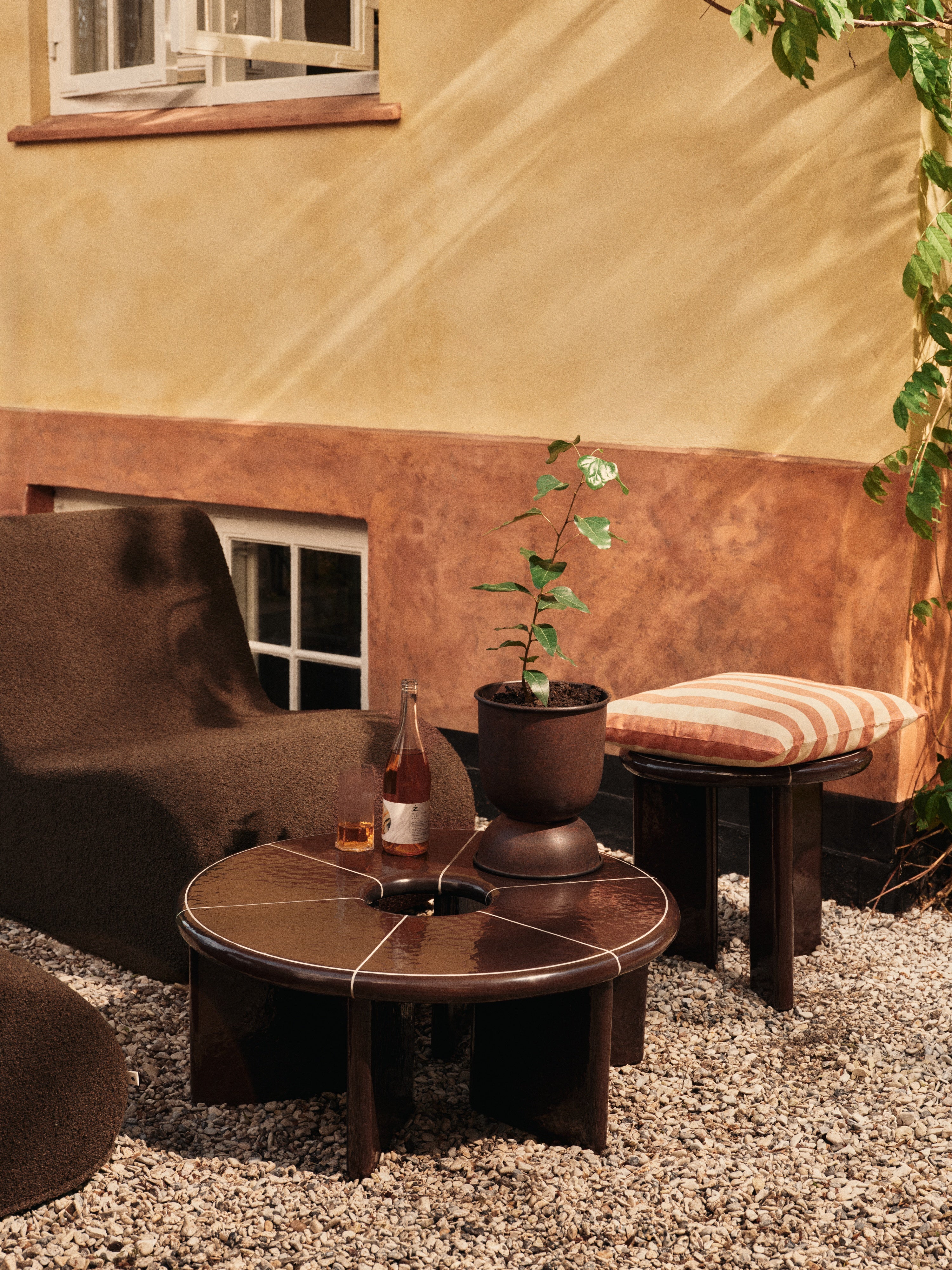 Hourglass Planter Rusty Brown