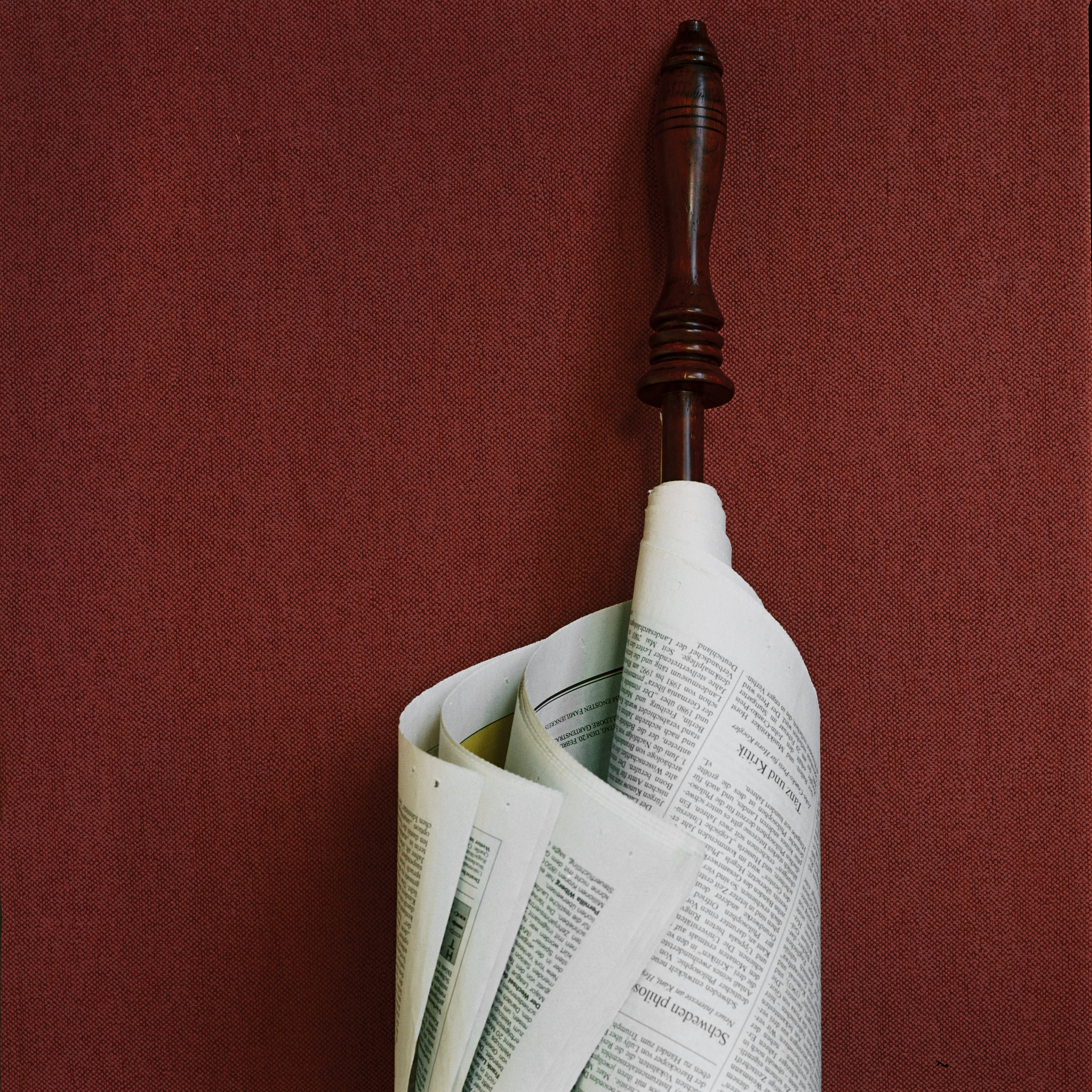 Structural wallpaper resembling canvas in burgundy