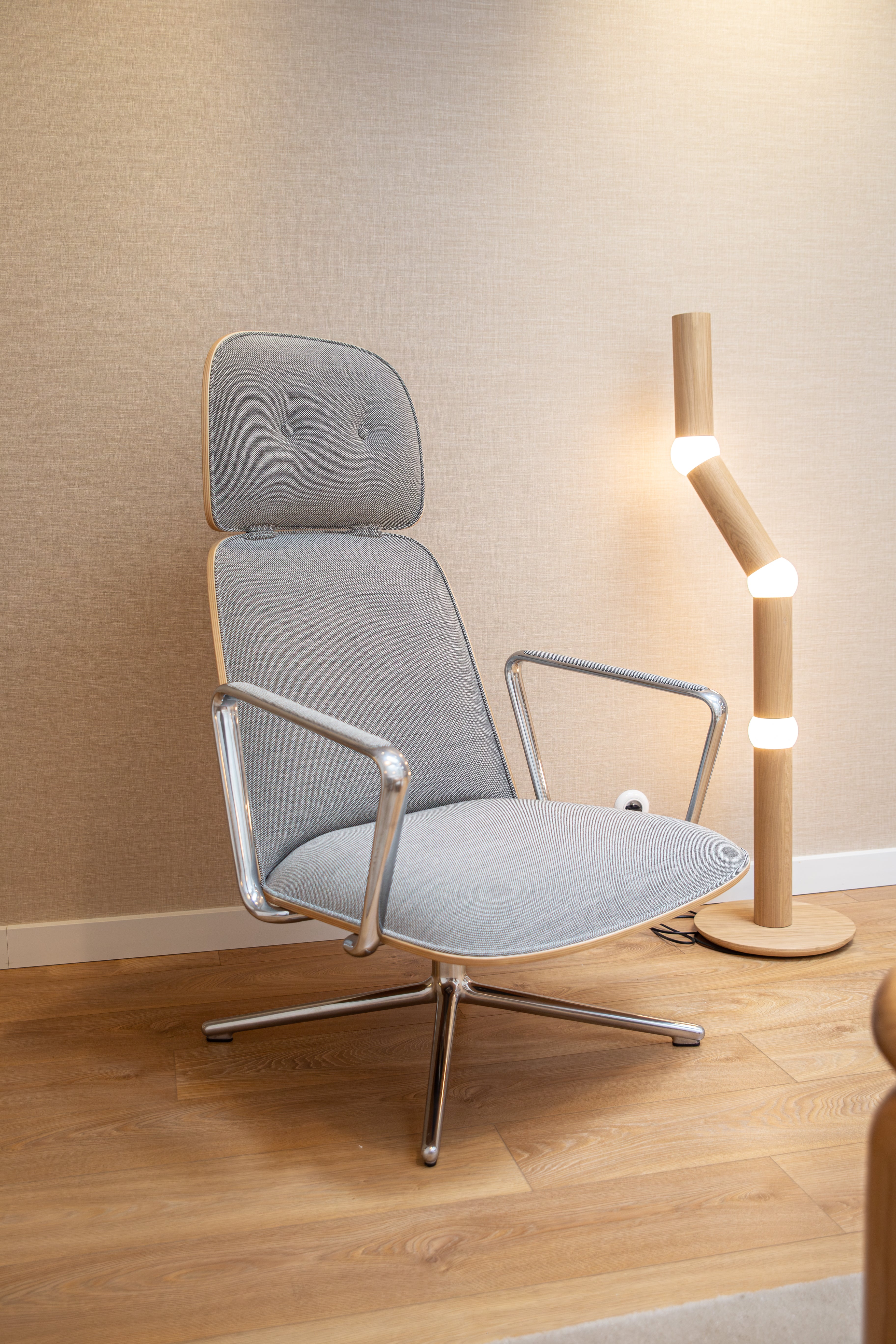 Fotel PAD HIGH SWIVEL aluminiowa podstawa - poekspozycyjny