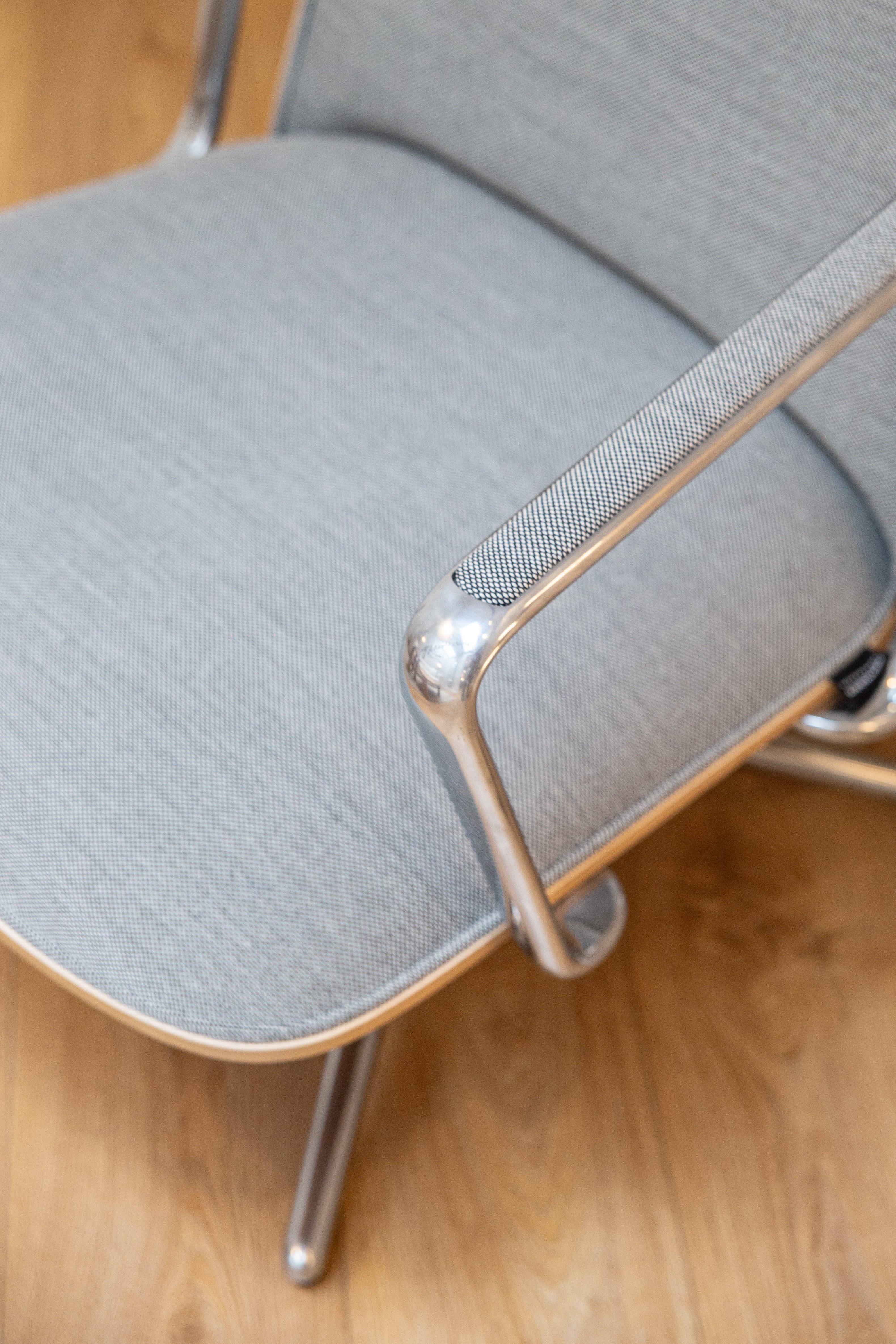 Fotel PAD HIGH SWIVEL aluminiowa podstawa - poekspozycyjny