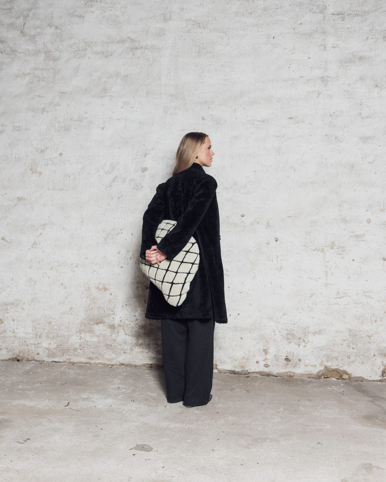 Poduszka dekoracyjna GRID złamana biel