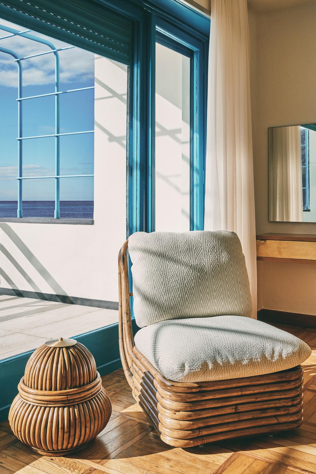 Fotel BOHEMIAN 72 tapicerowany z rattanową podstawą