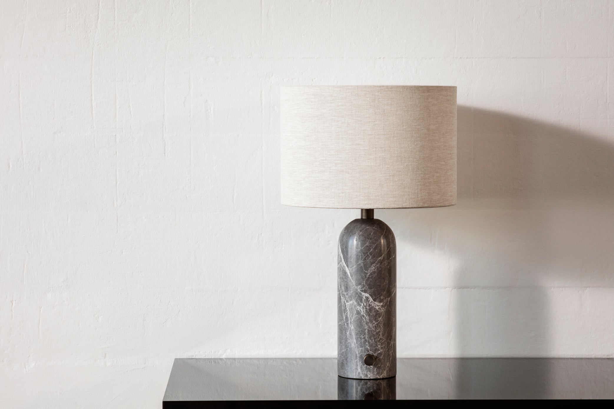 Lampa stołowa GRAVITY biały z marmurem