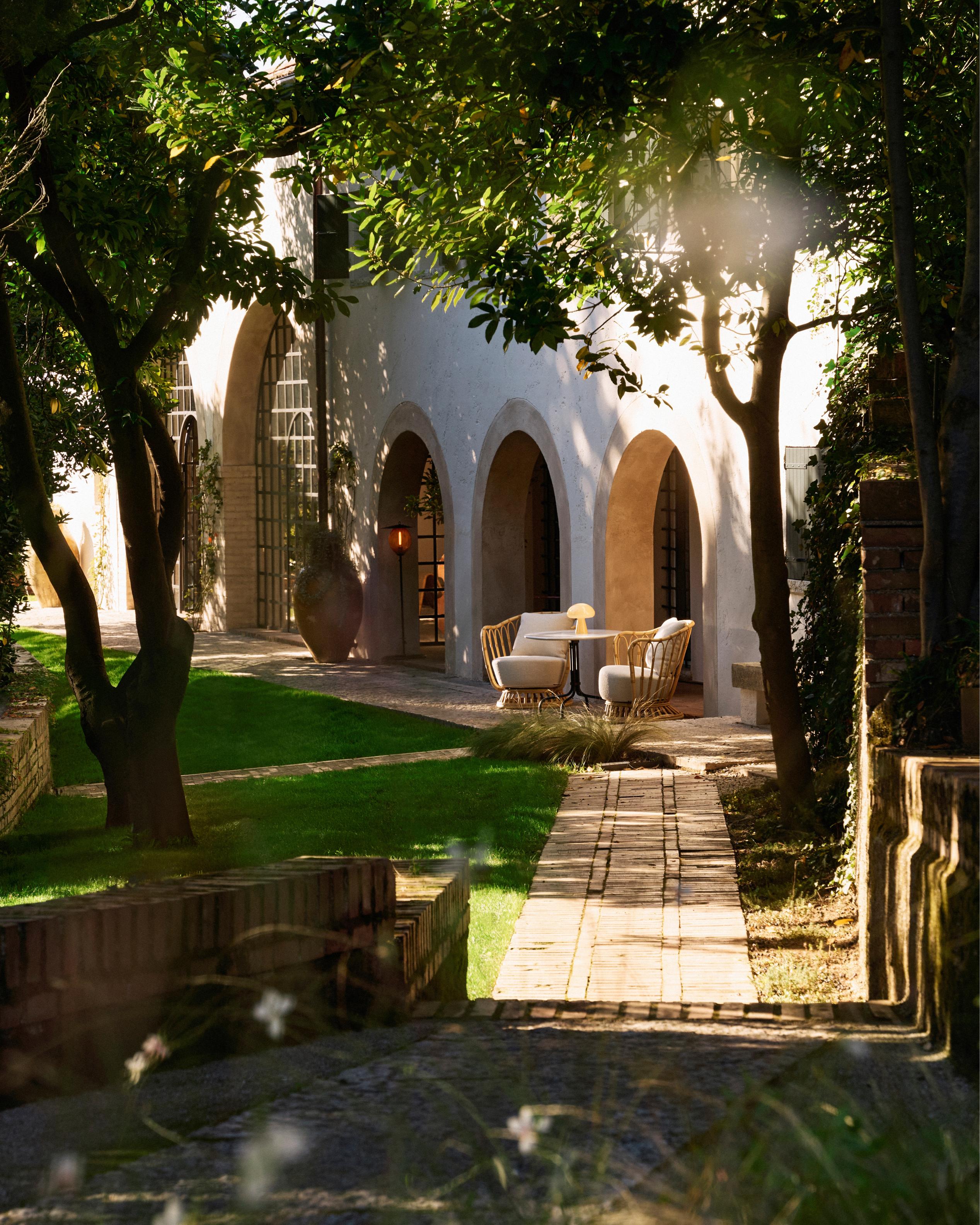 Gartenstuhl GRACE gepolstert mit Rattanbasis