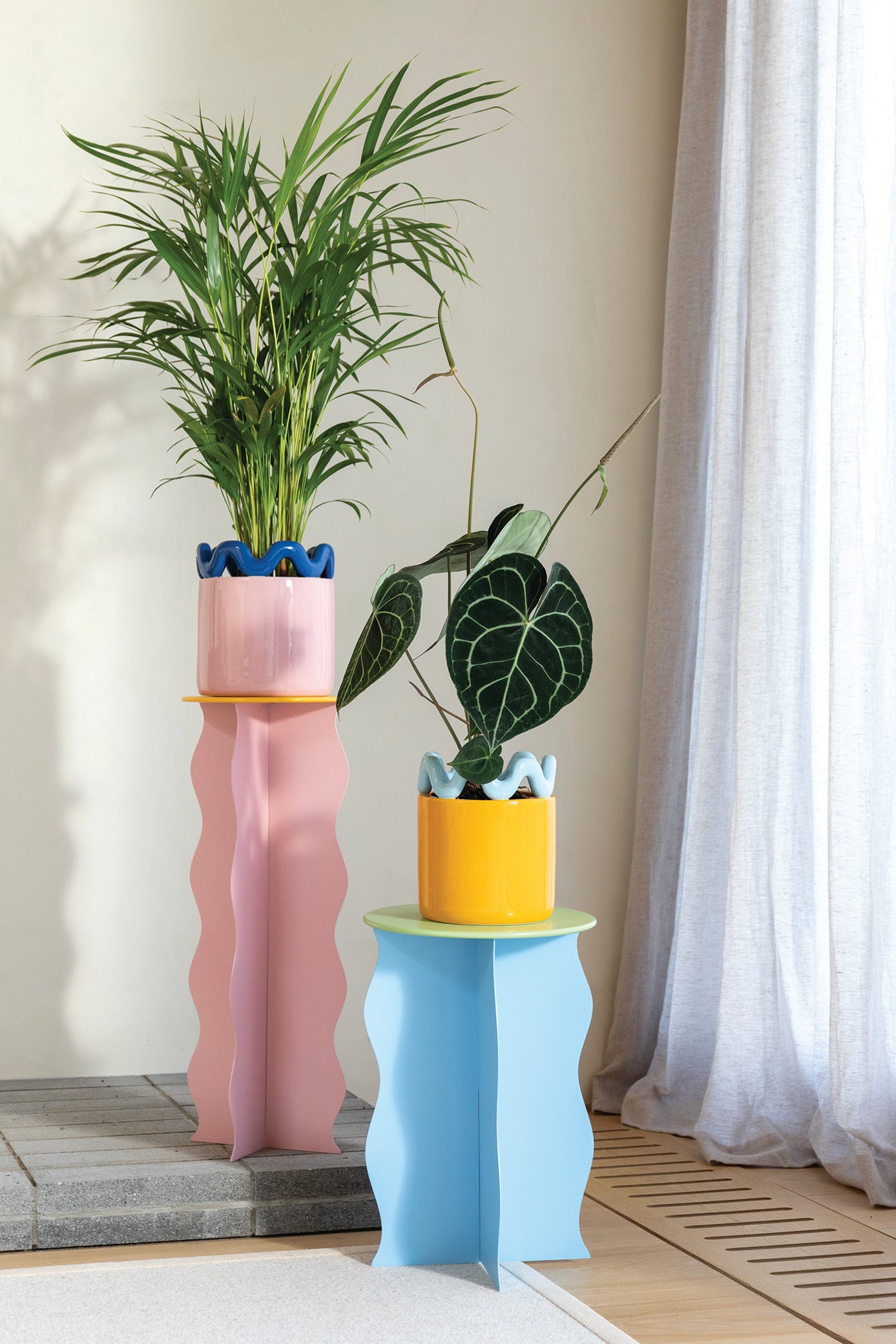 SWAY pot in green with pink