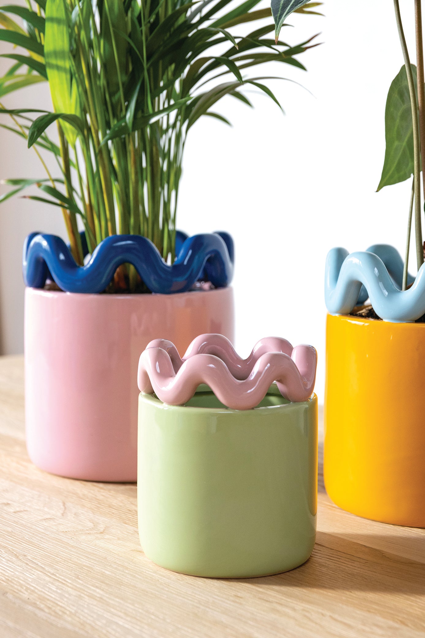 SWAY pot in green with pink