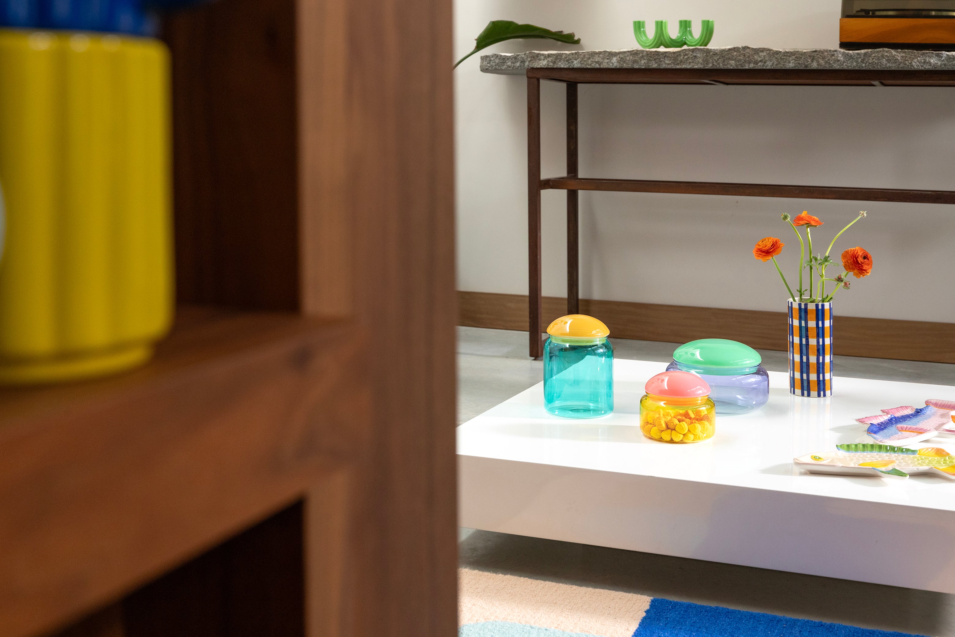 Glasbehälter PUFFY türkis mit orangefarbenem Deckel