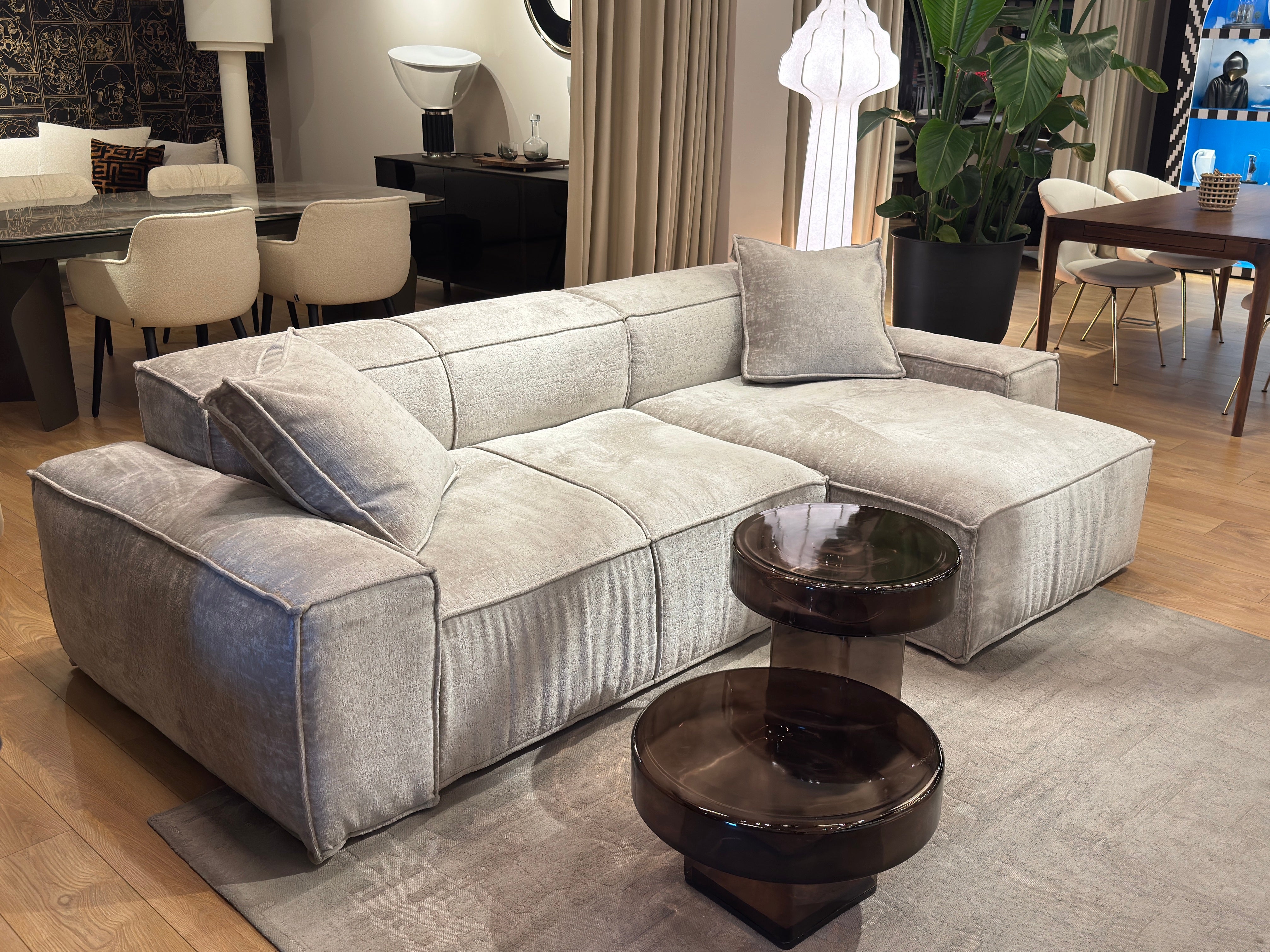 Narożnik z 2 poduszkami CUSHIONS szary w tkaninie Smeraldo - poekspozycyjny