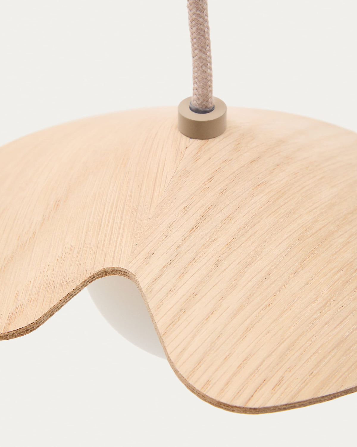 Lampa wisząca WILARA naturalny fornir dębowy z 3 kloszami – ujęcie 6