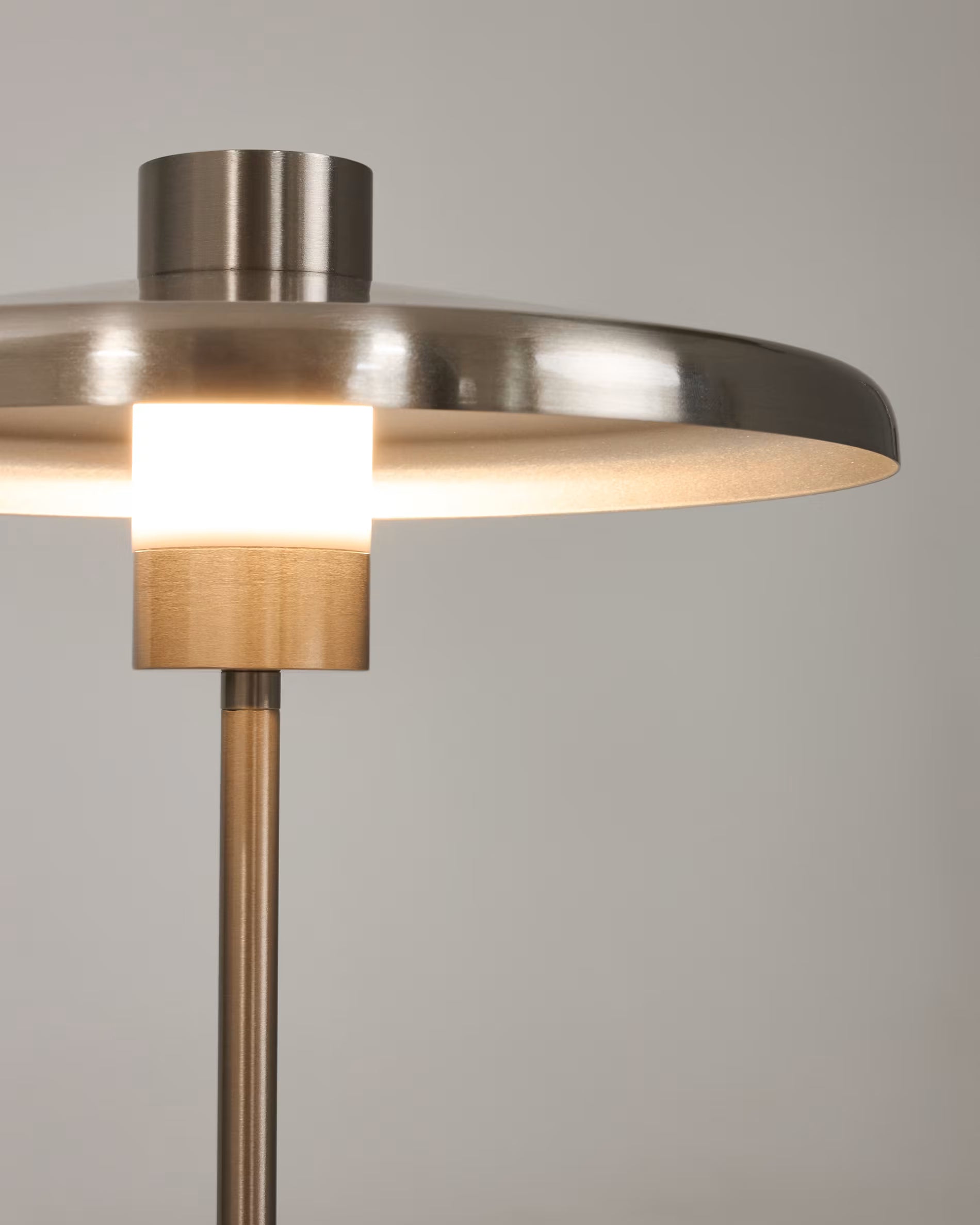 Lampa stołowa NUVIRA srebrny