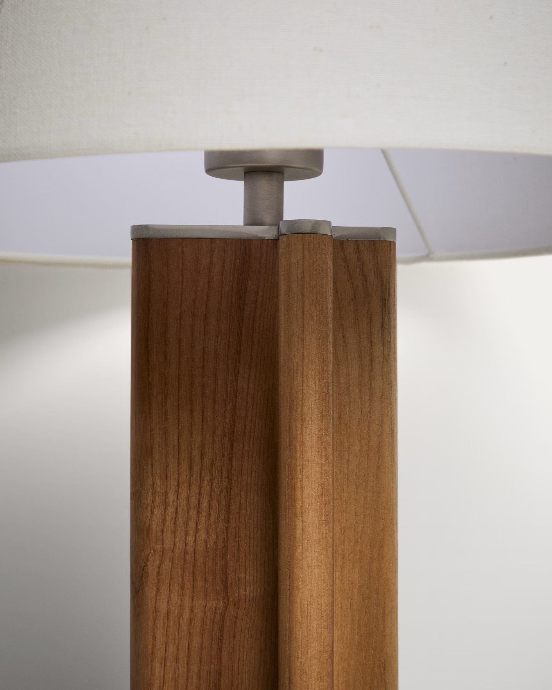 Lampa stołowa NIANI szary z drewnianą podstawą