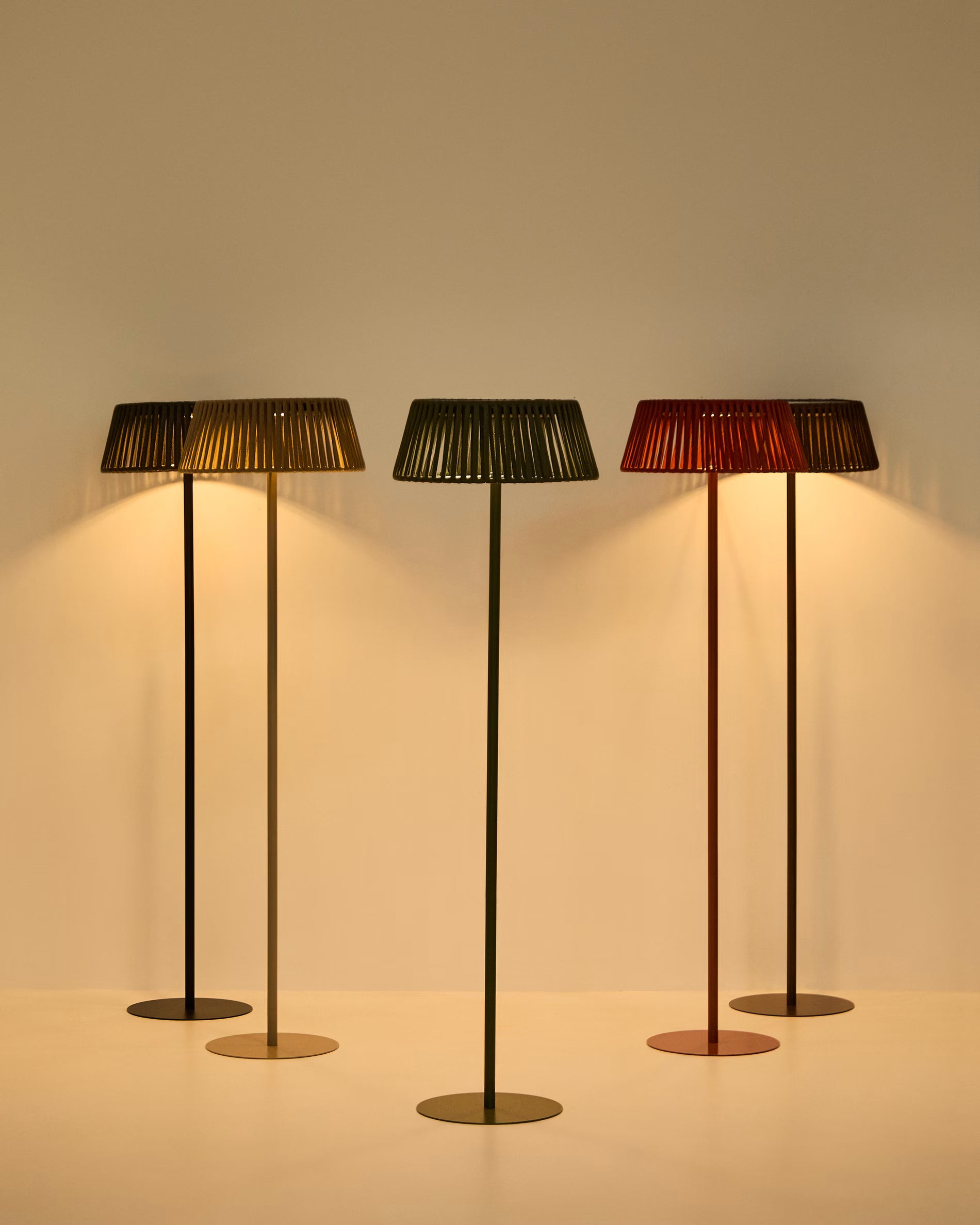 Lampa ogrodowa podłogowa solarna ALDET beżowy