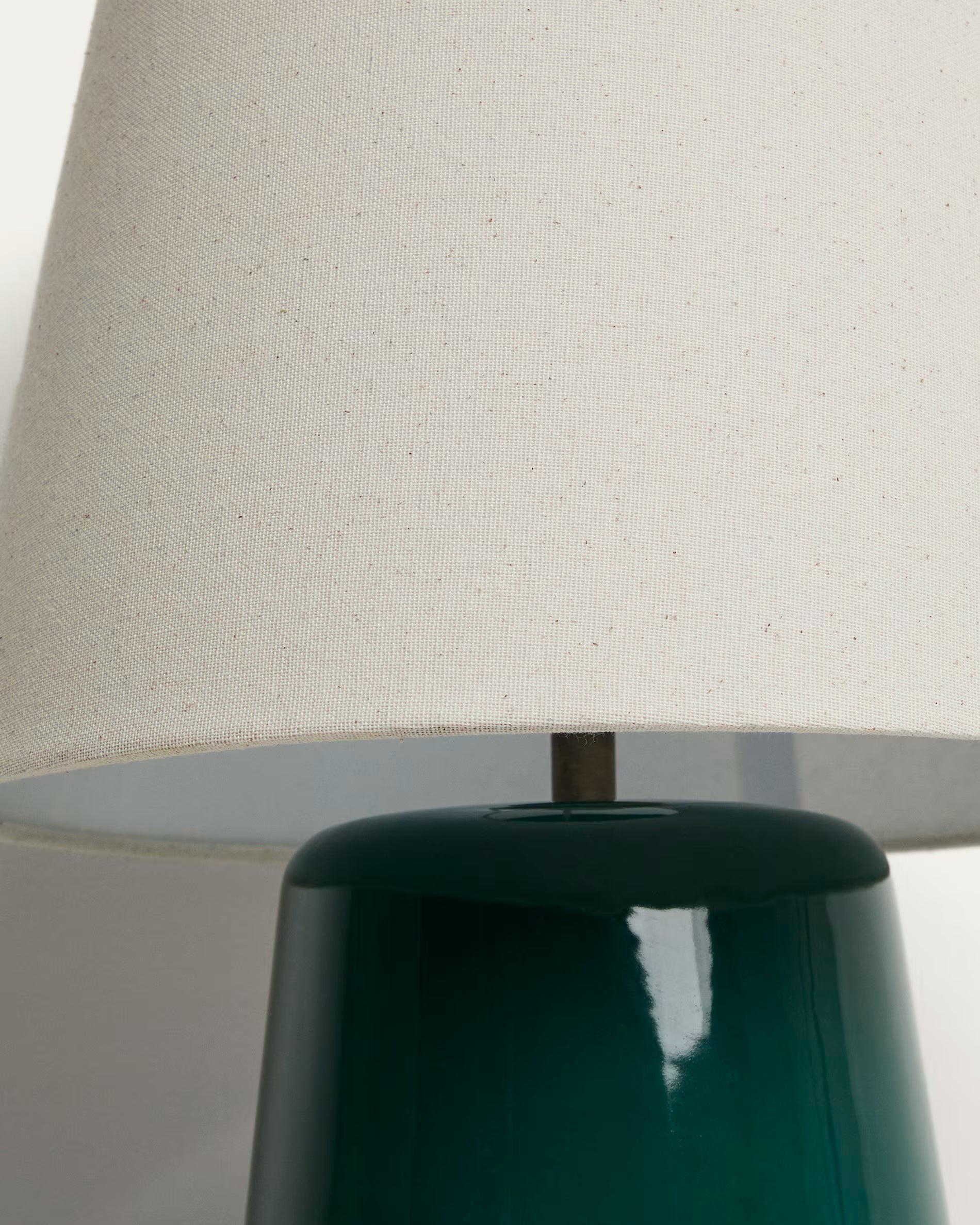 Tischlampe ODRA beige mit grünem Sockel