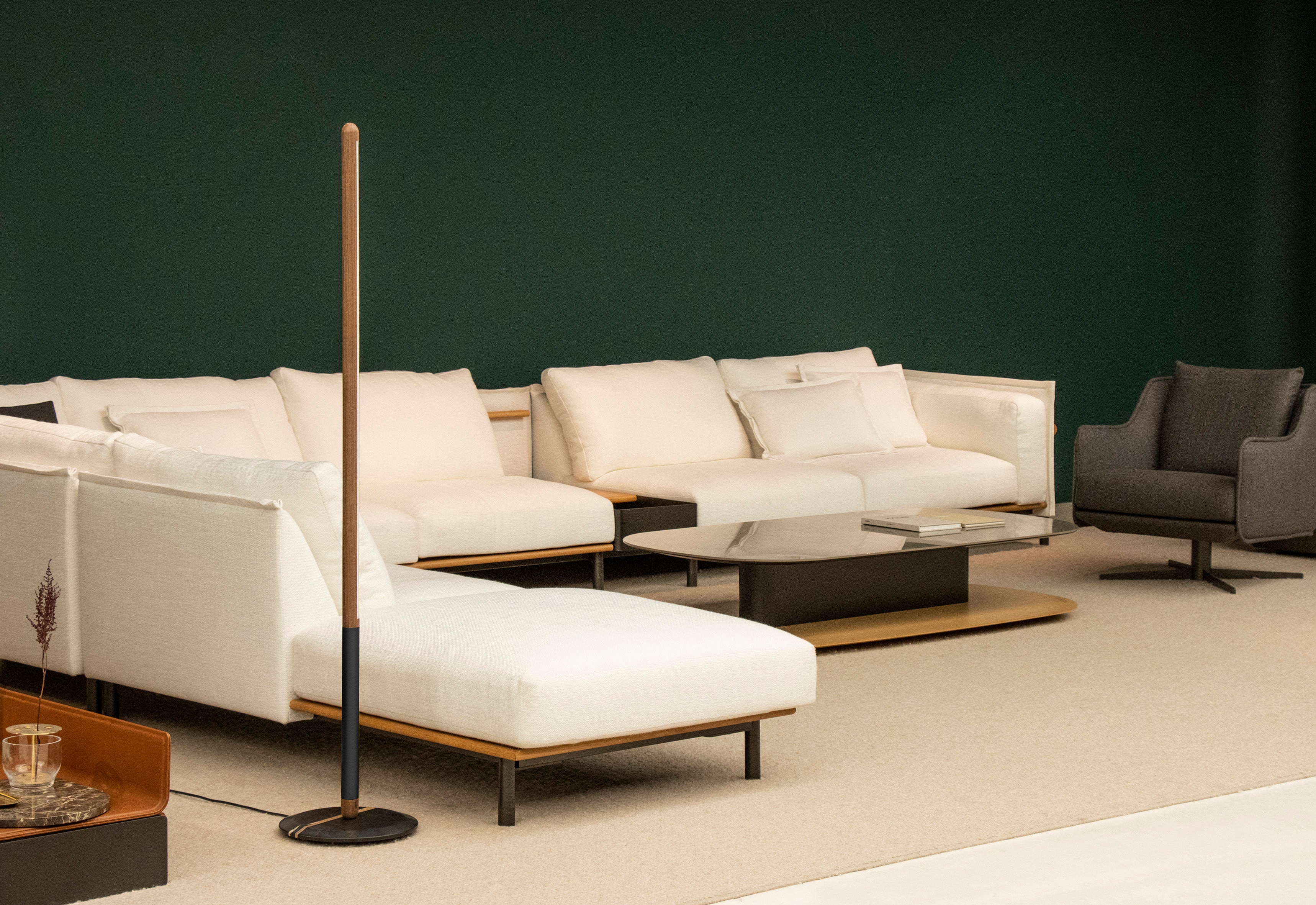 LINEA UNO floor lamp in walnut wood with graphite finish and marble base