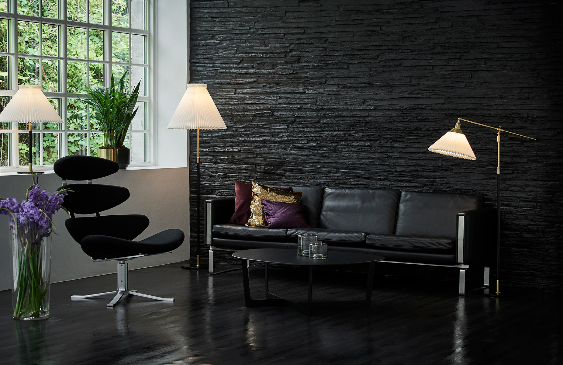 Lampa podłogowa MODEL 349 biały z czarno-złotą podstawą