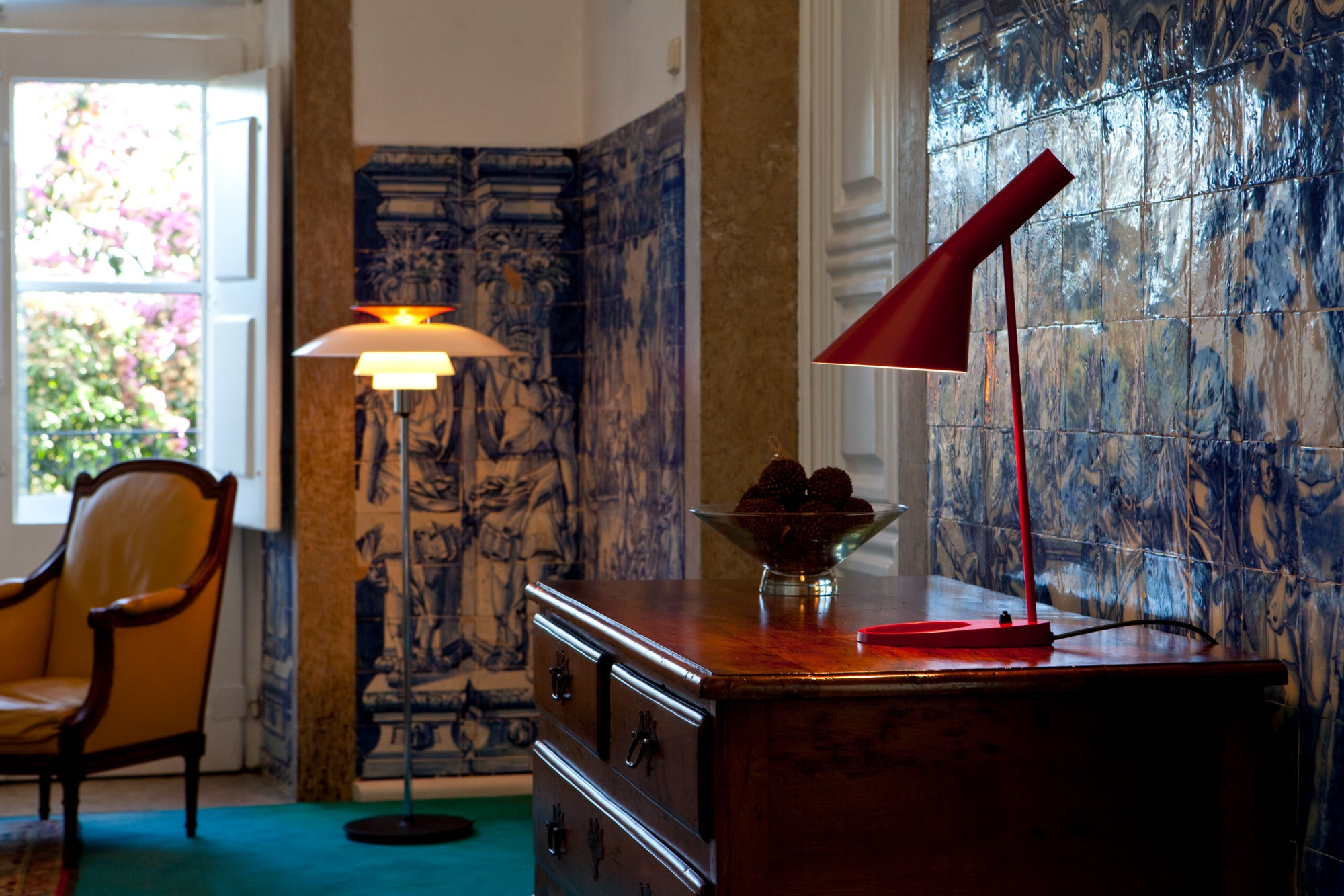 Lampa podłogowa PH 80 biały z chromowaną podstawą