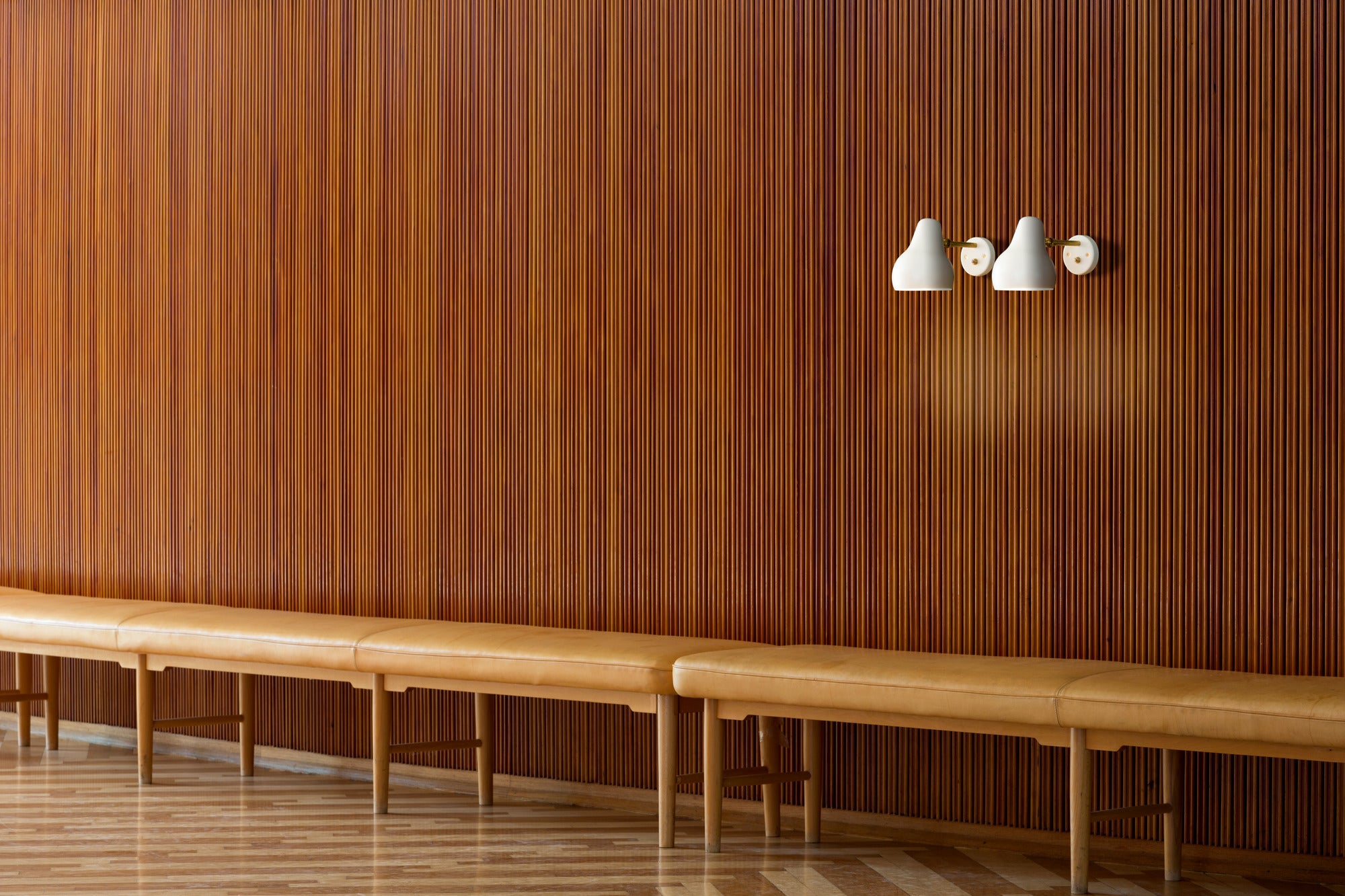 VL 38 wall lamp white with gold finish